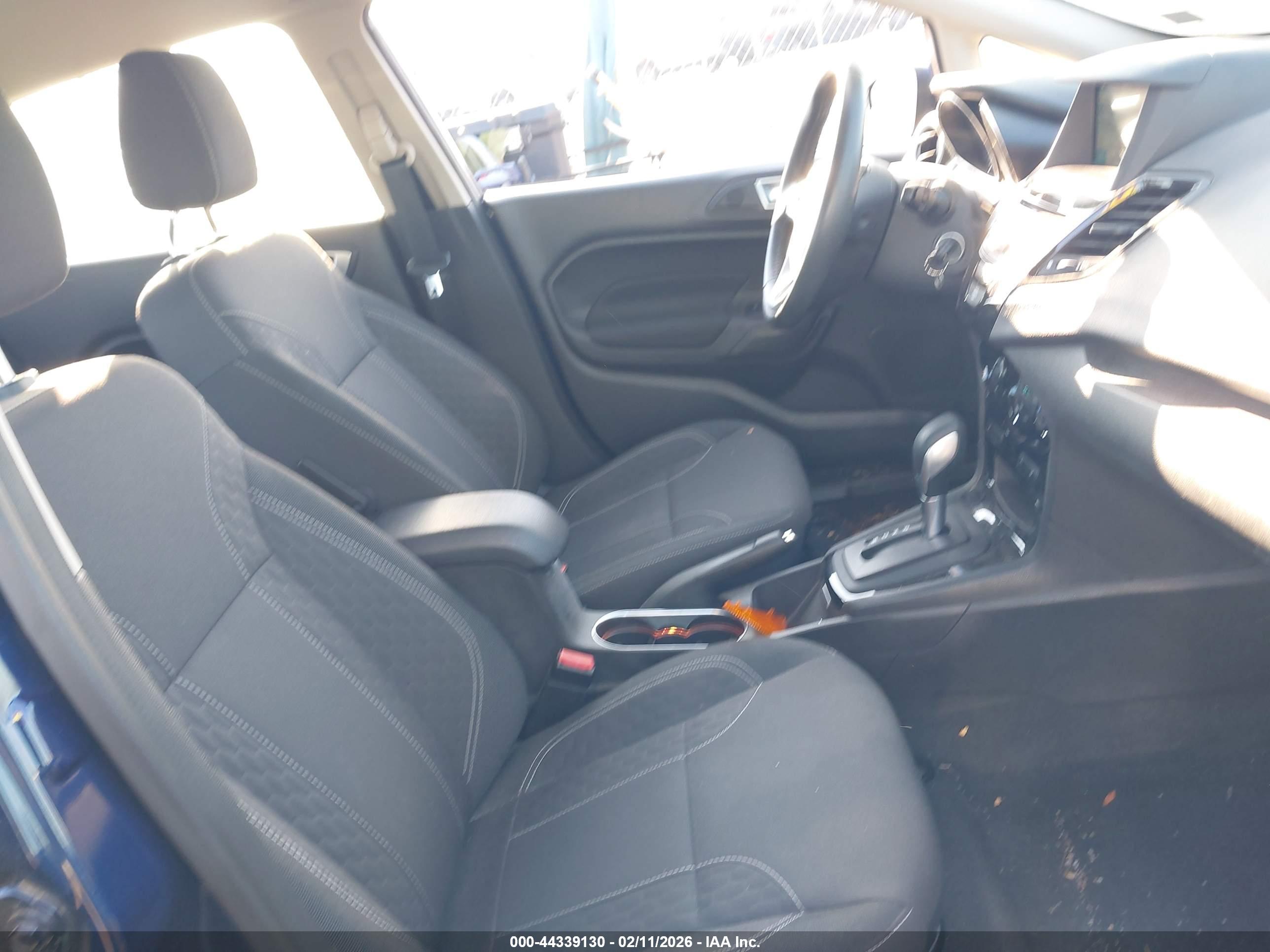 FORD FIESTA image 5