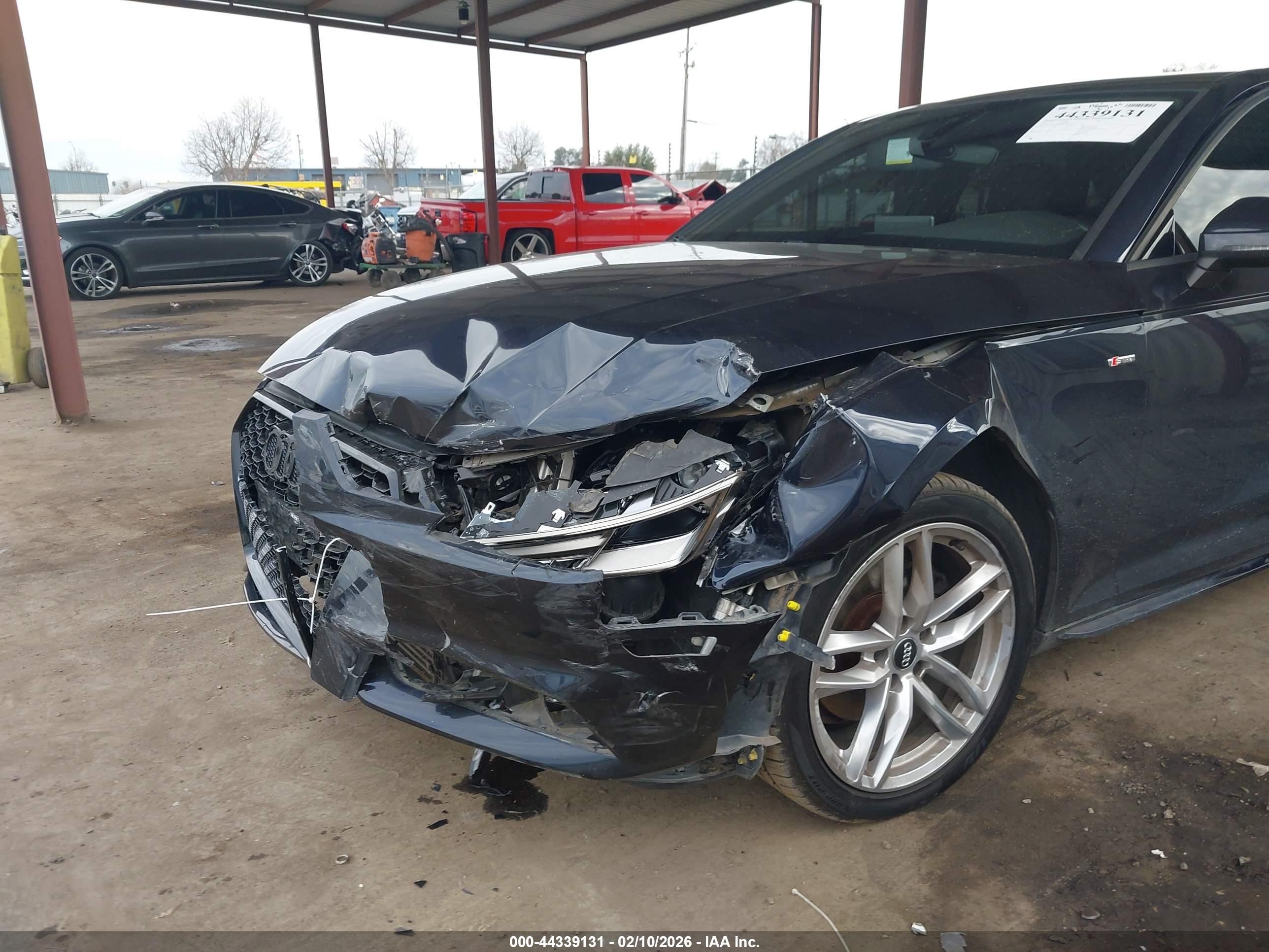 AUDI A4 image 6