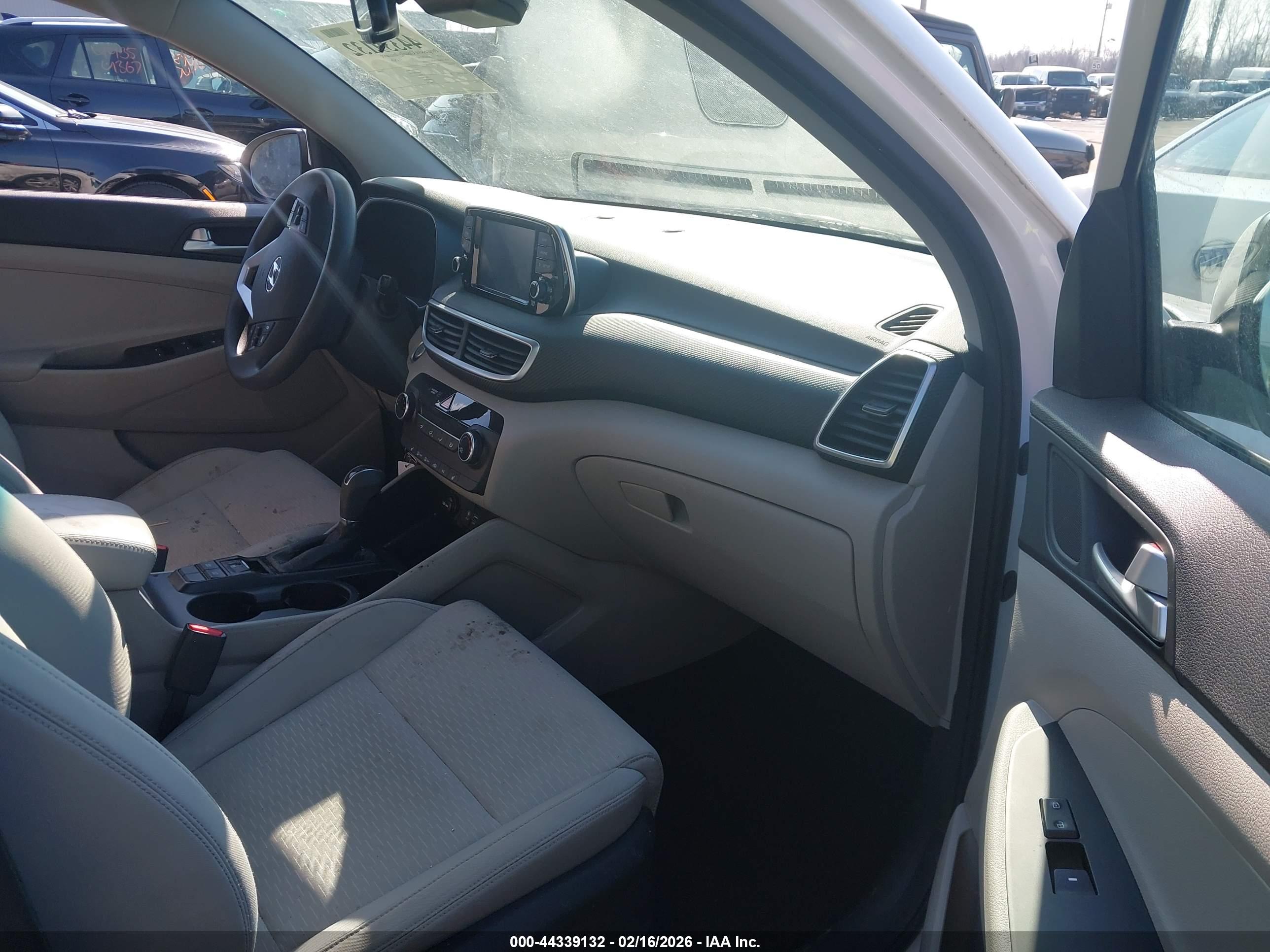HYUNDAI TUCSON image 5