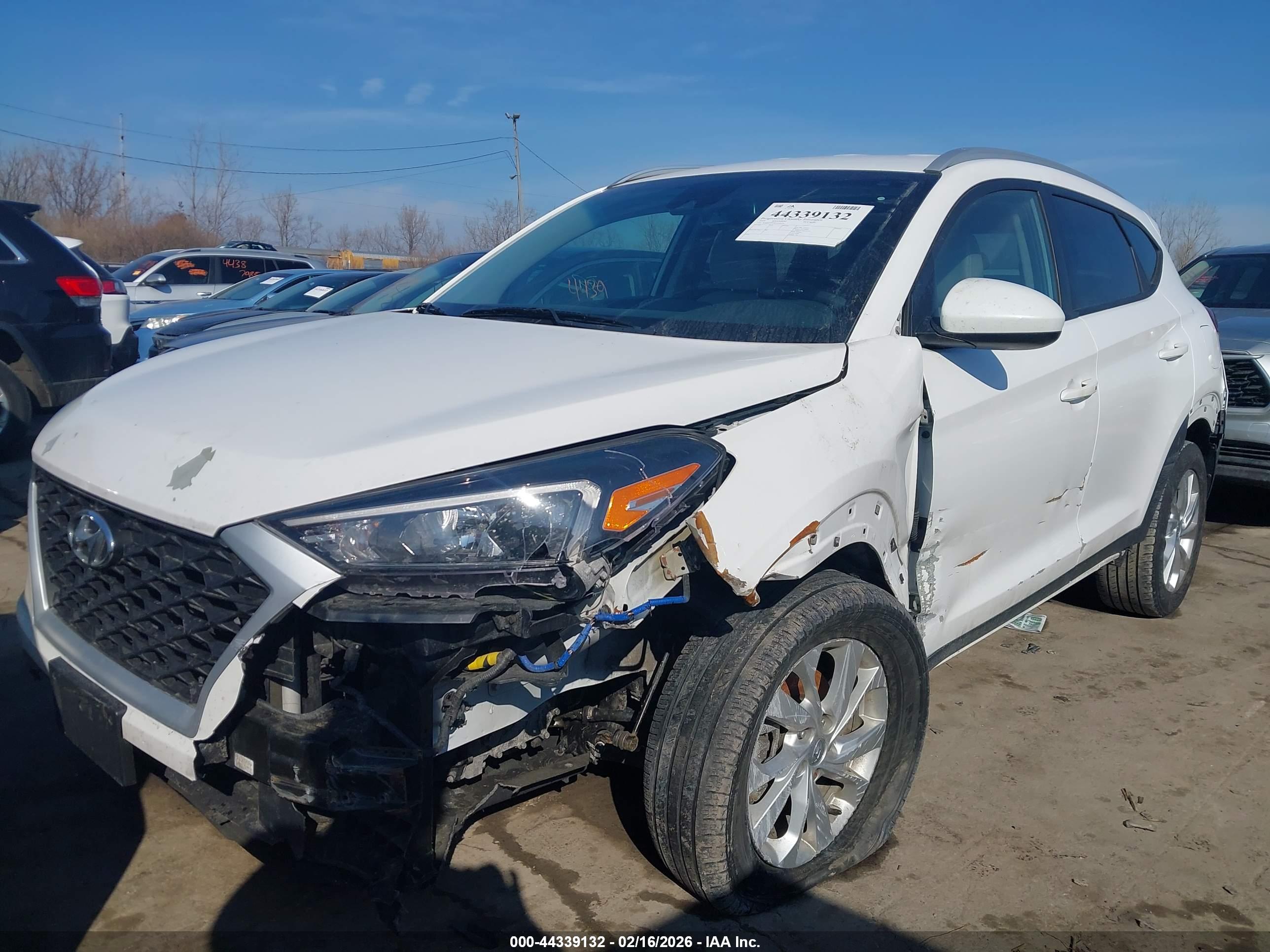 HYUNDAI TUCSON image 6