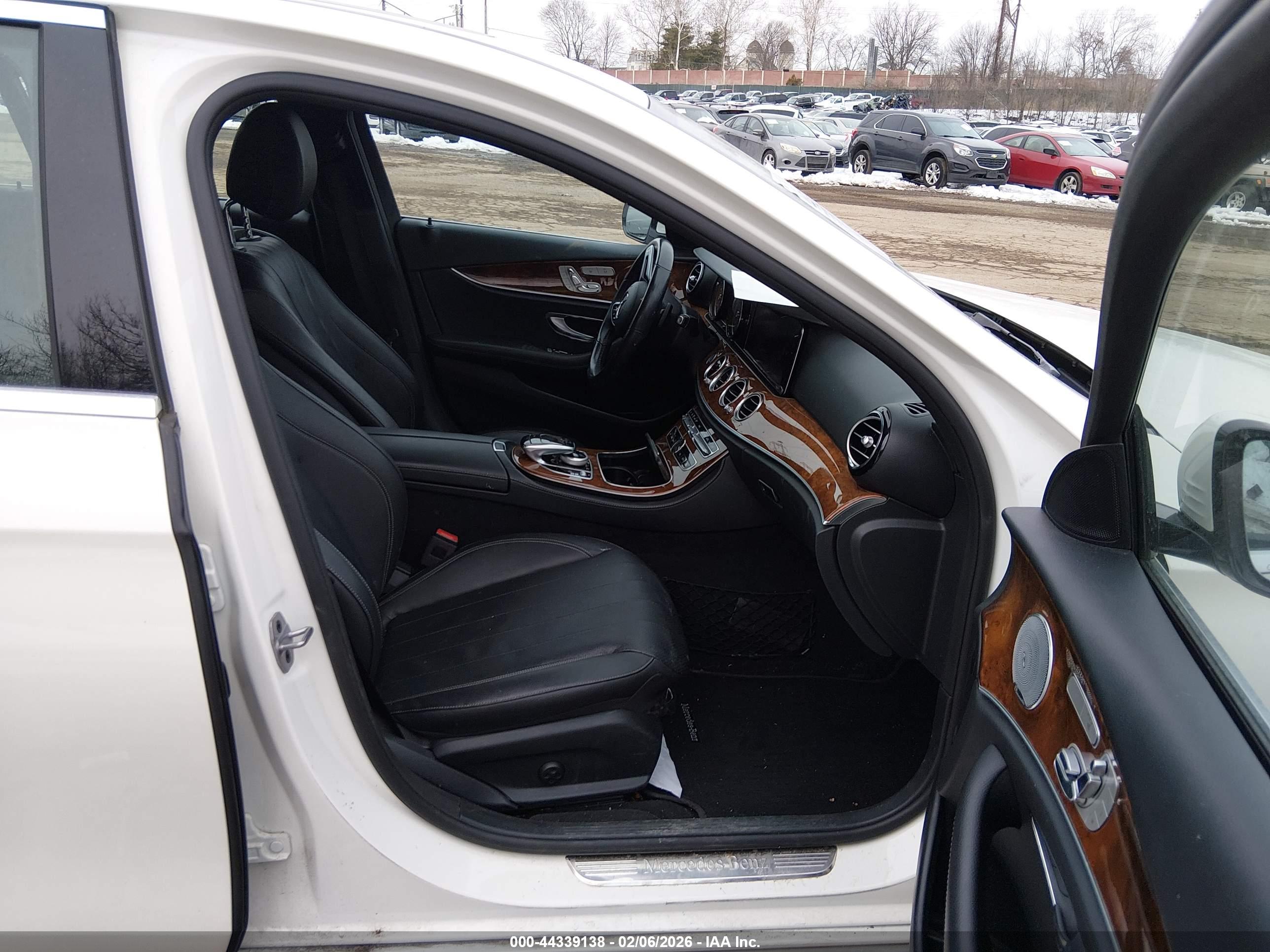 MERCEDES-BENZ E image 5