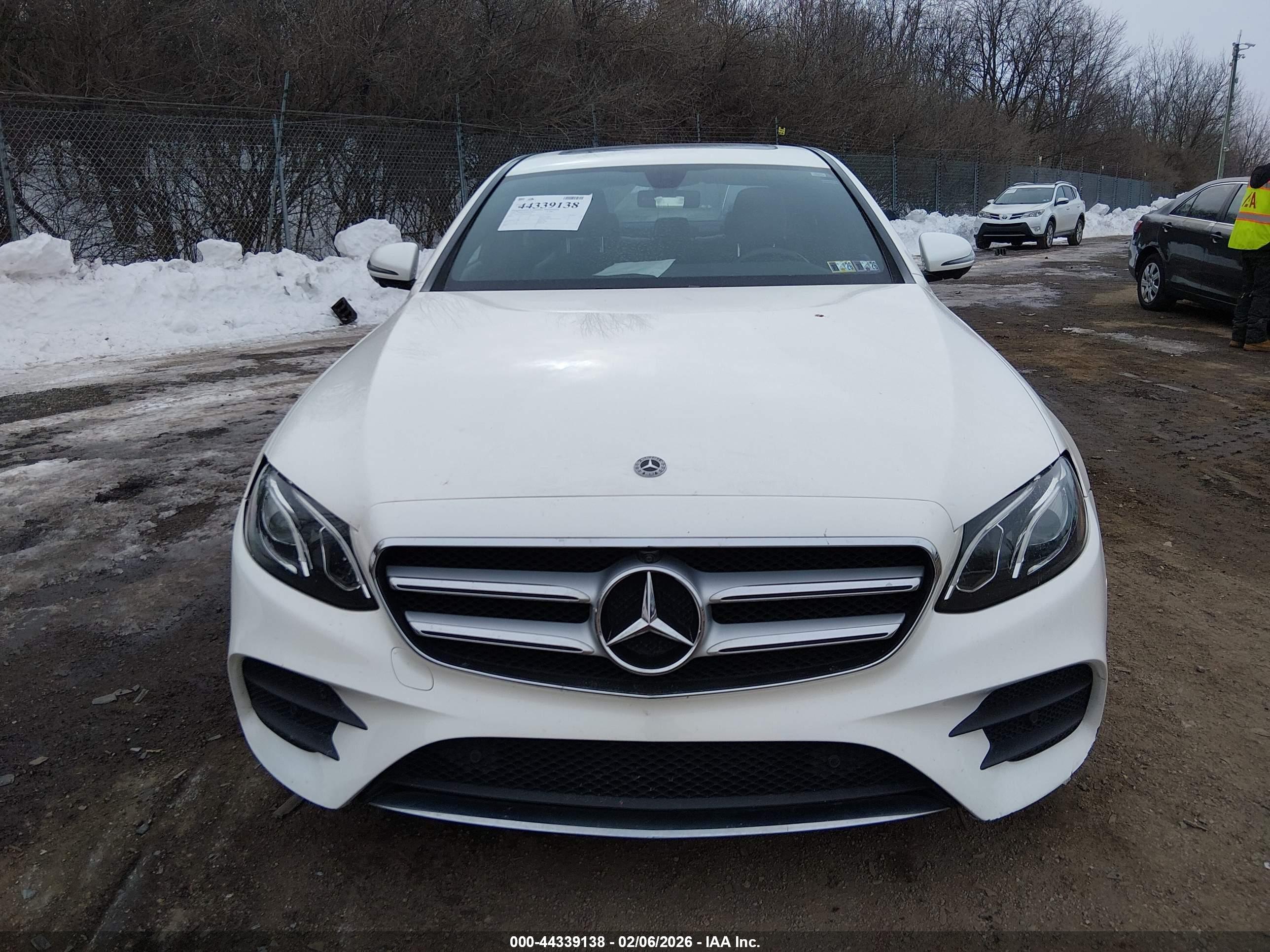 MERCEDES-BENZ E image 6