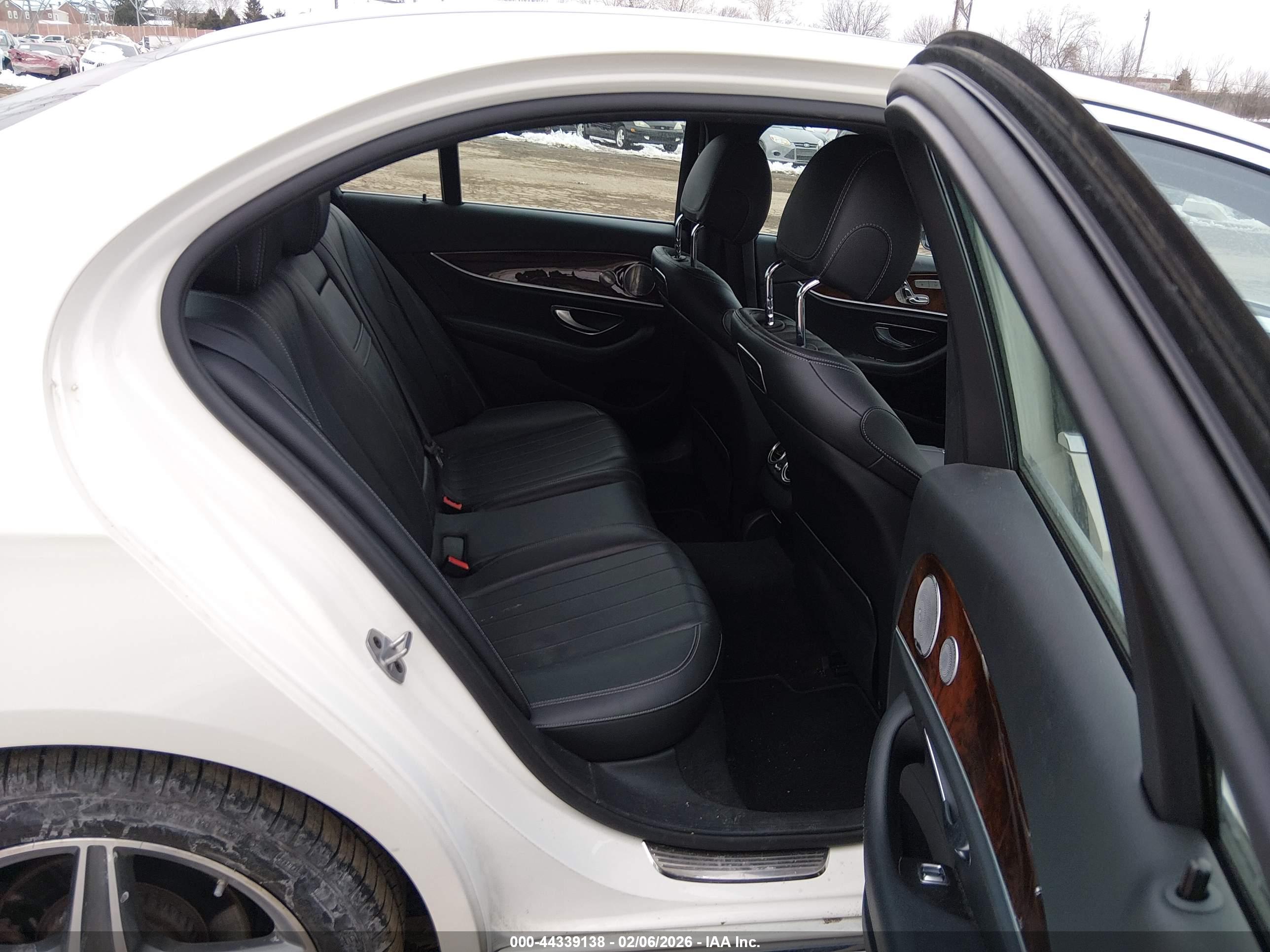 MERCEDES-BENZ E image 8