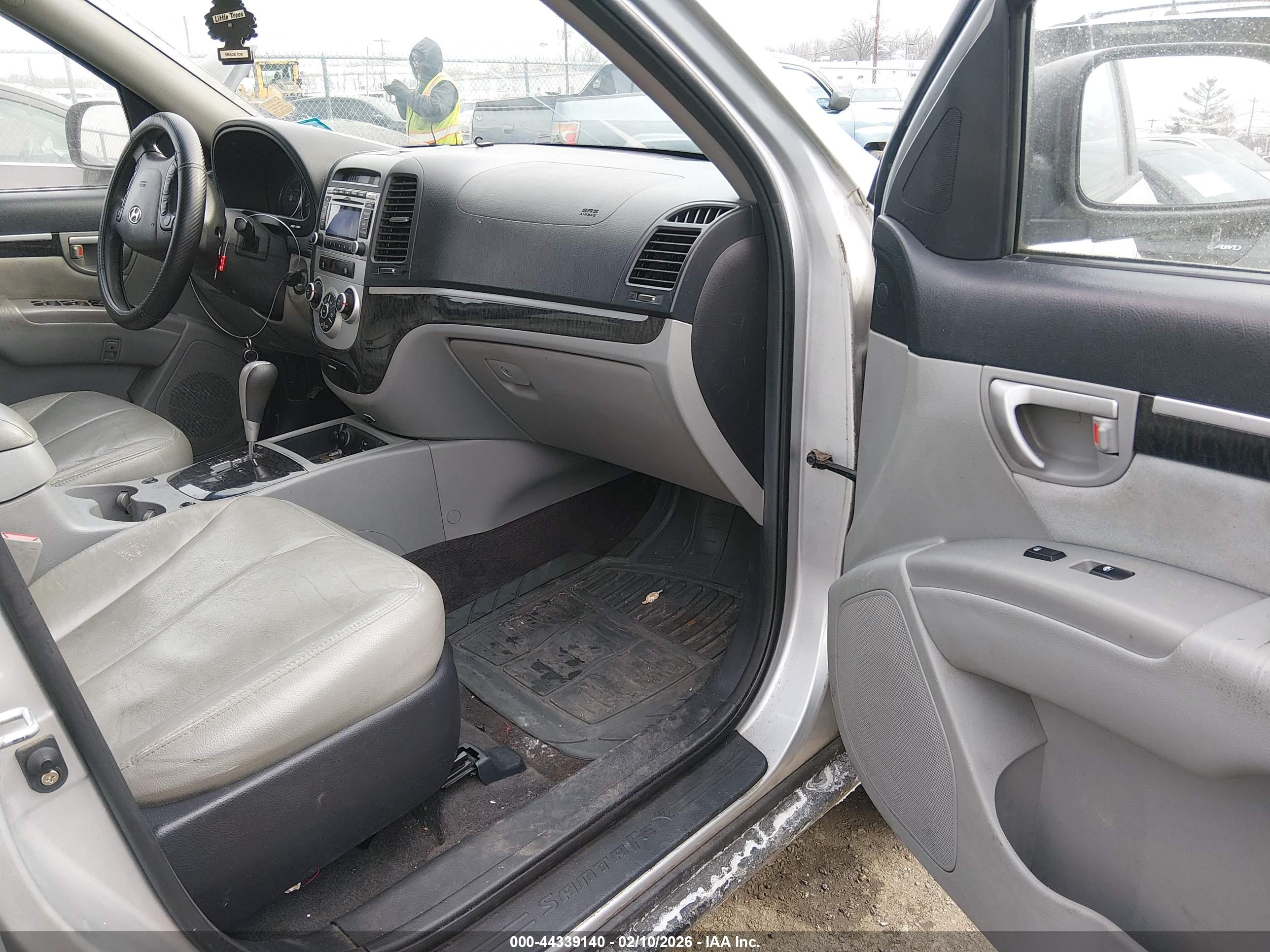HYUNDAI SANTA image 5