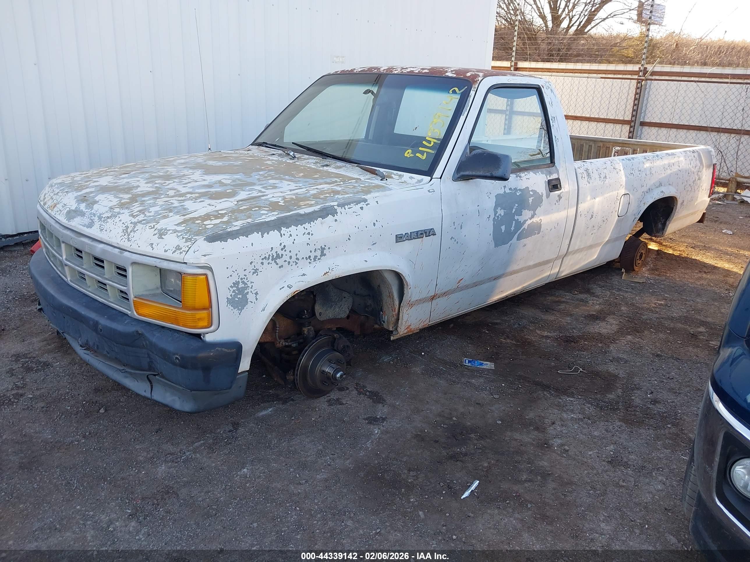 DODGE DAKOTA image 2