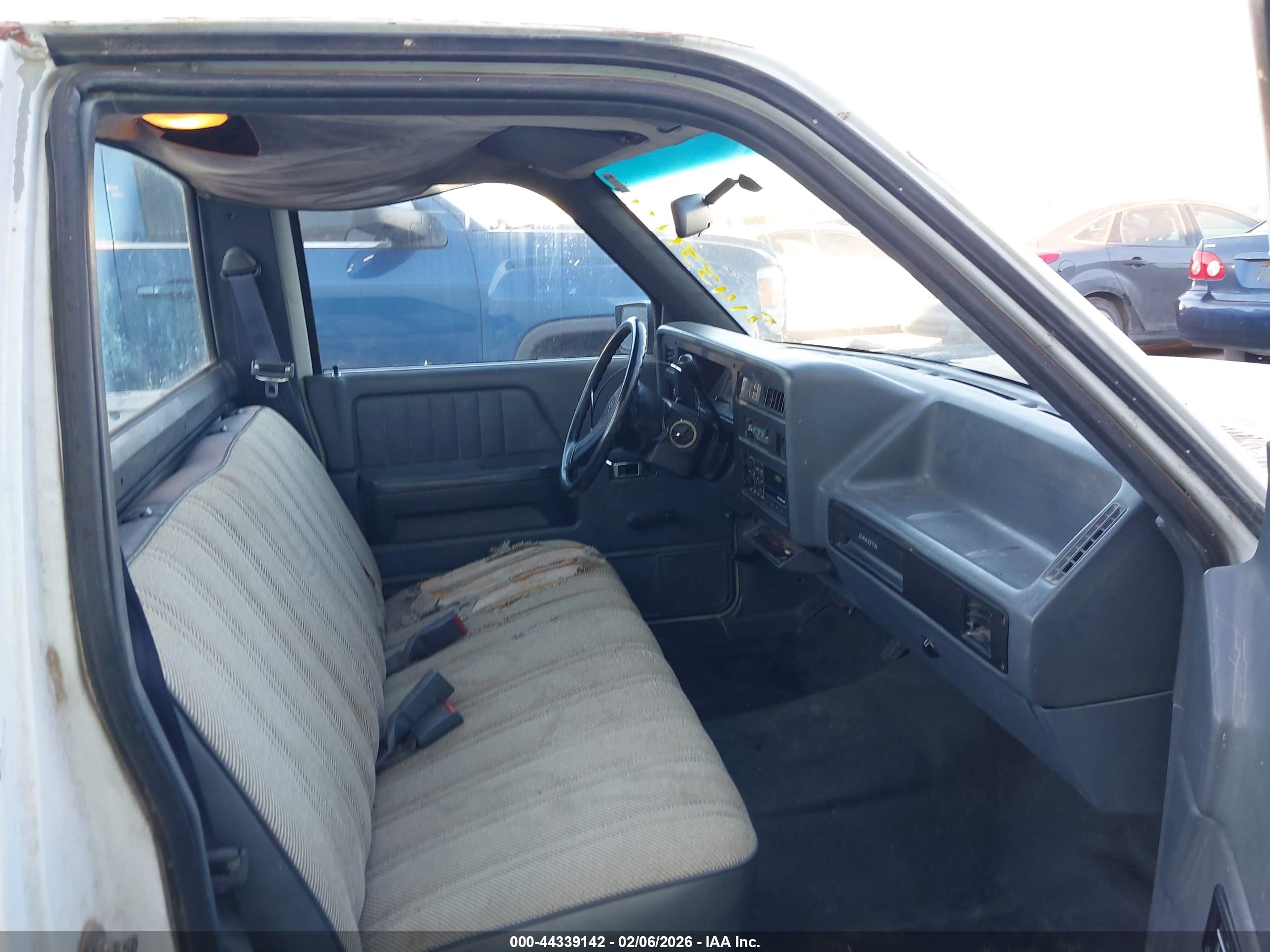 DODGE DAKOTA image 5