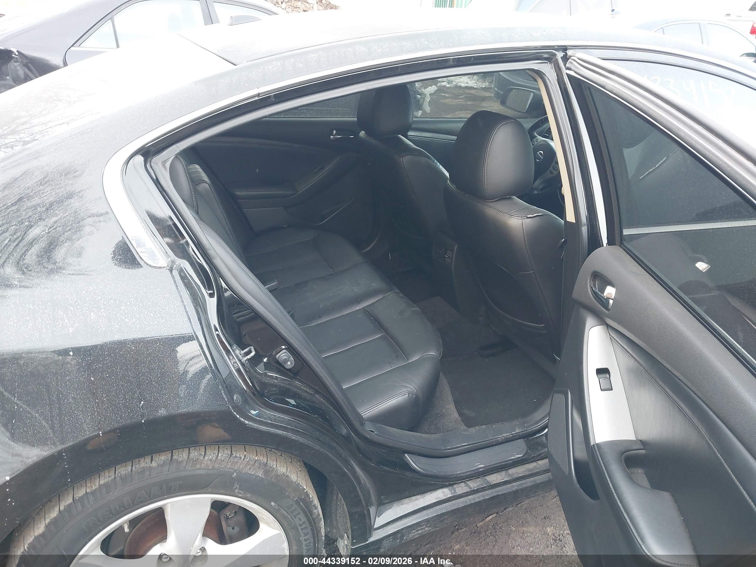 NISSAN ALTIMA image 8