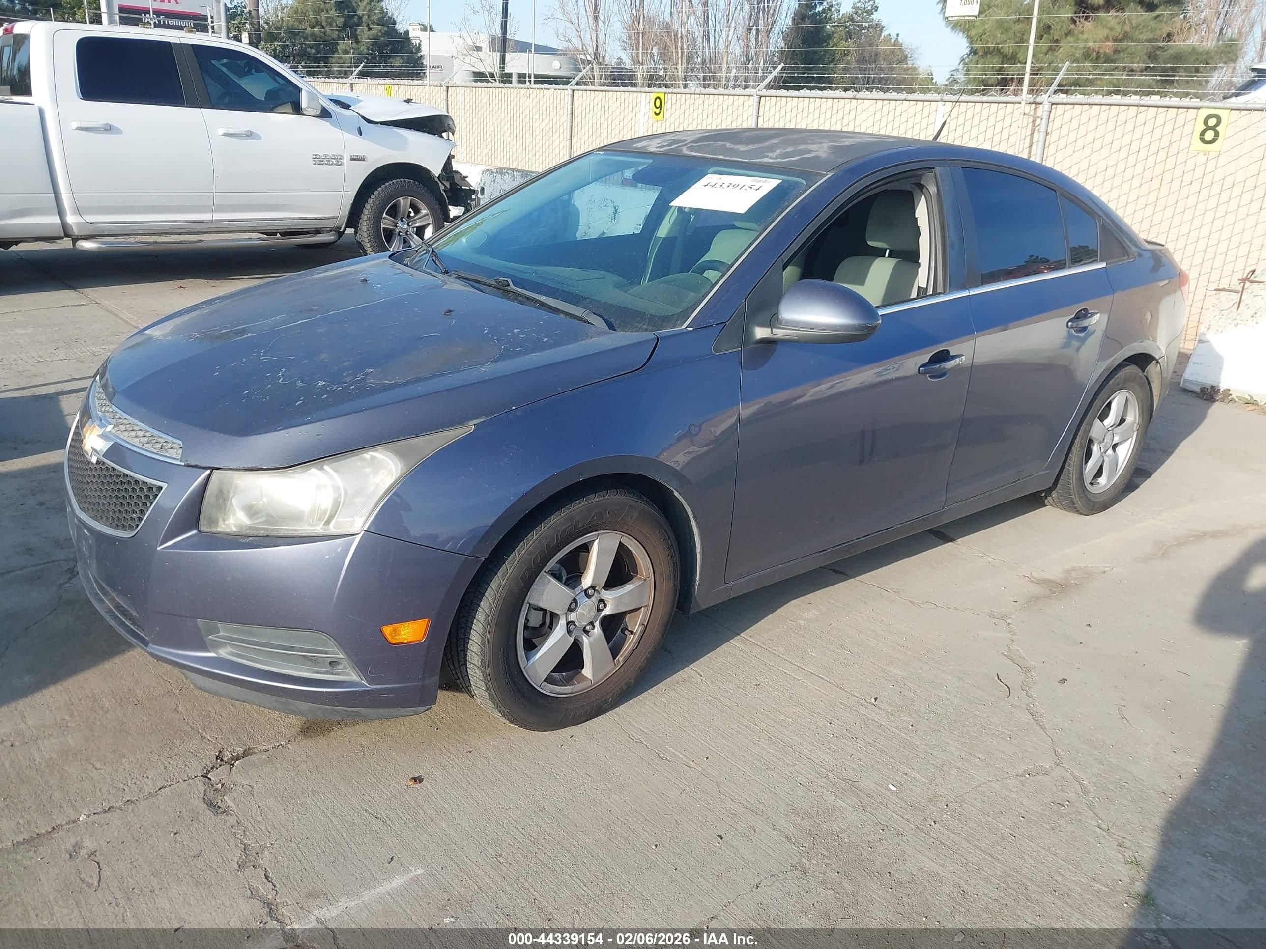 CHEVROLET CRUZE image 2