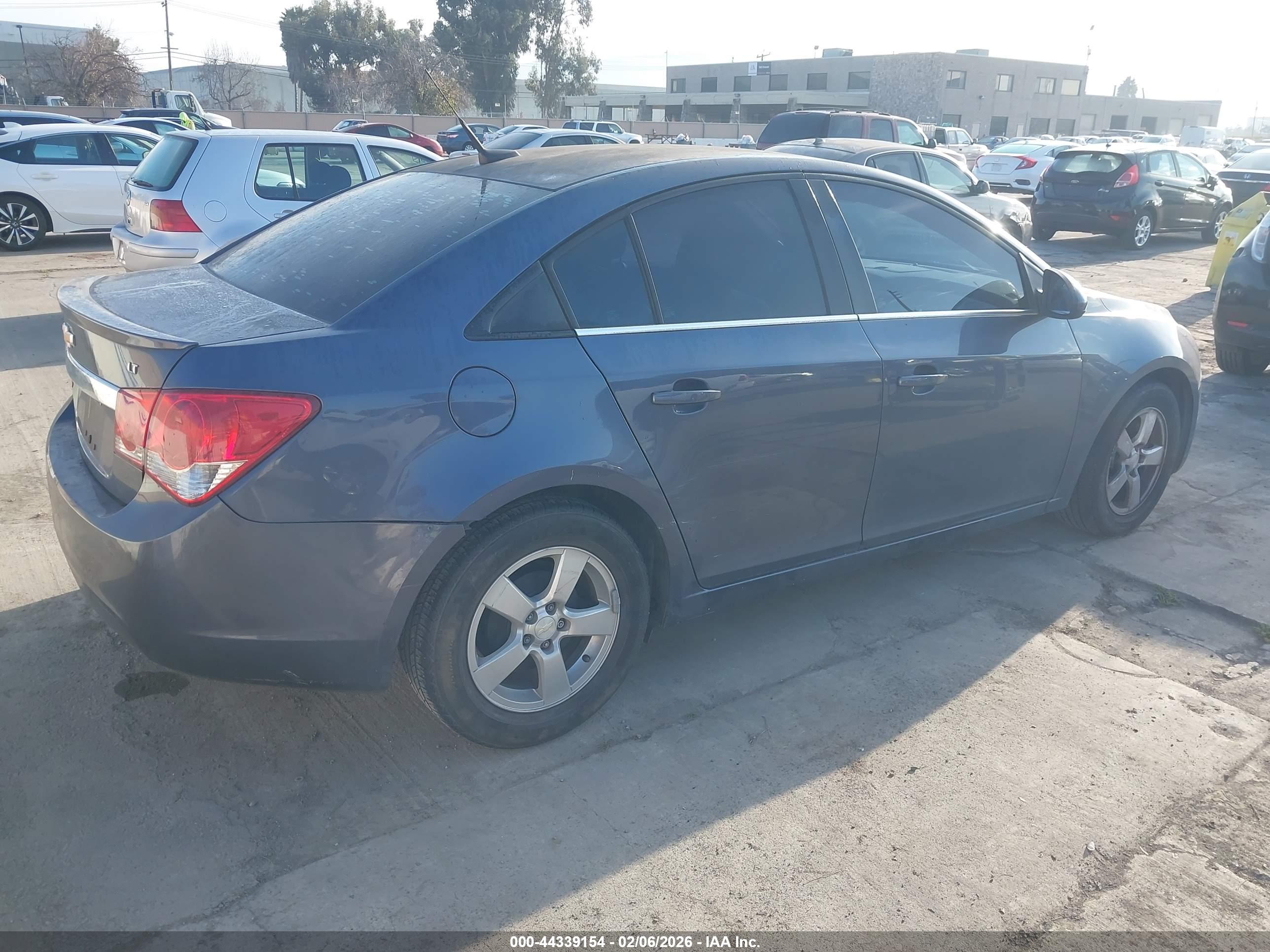 CHEVROLET CRUZE image 4