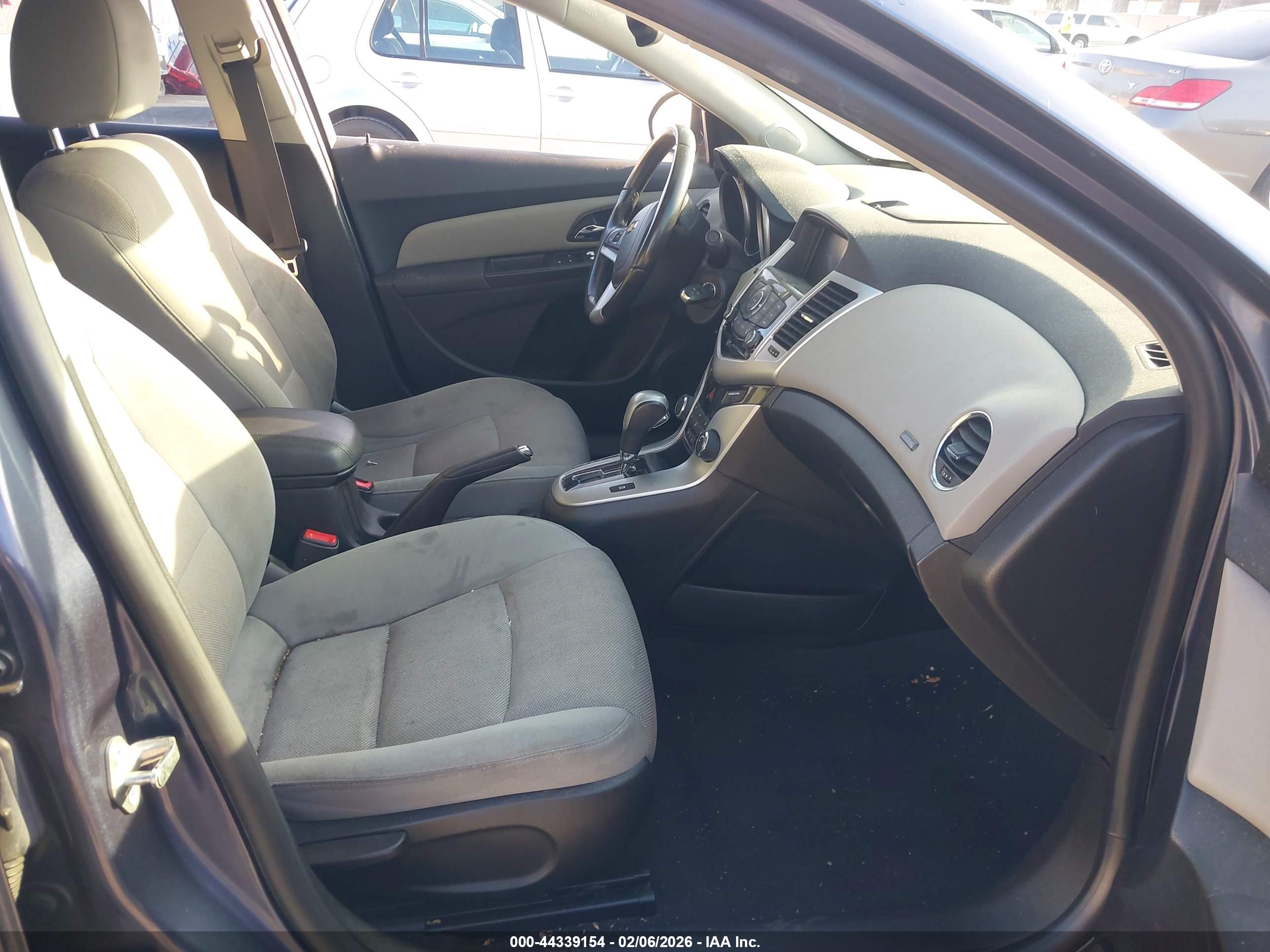 CHEVROLET CRUZE image 5