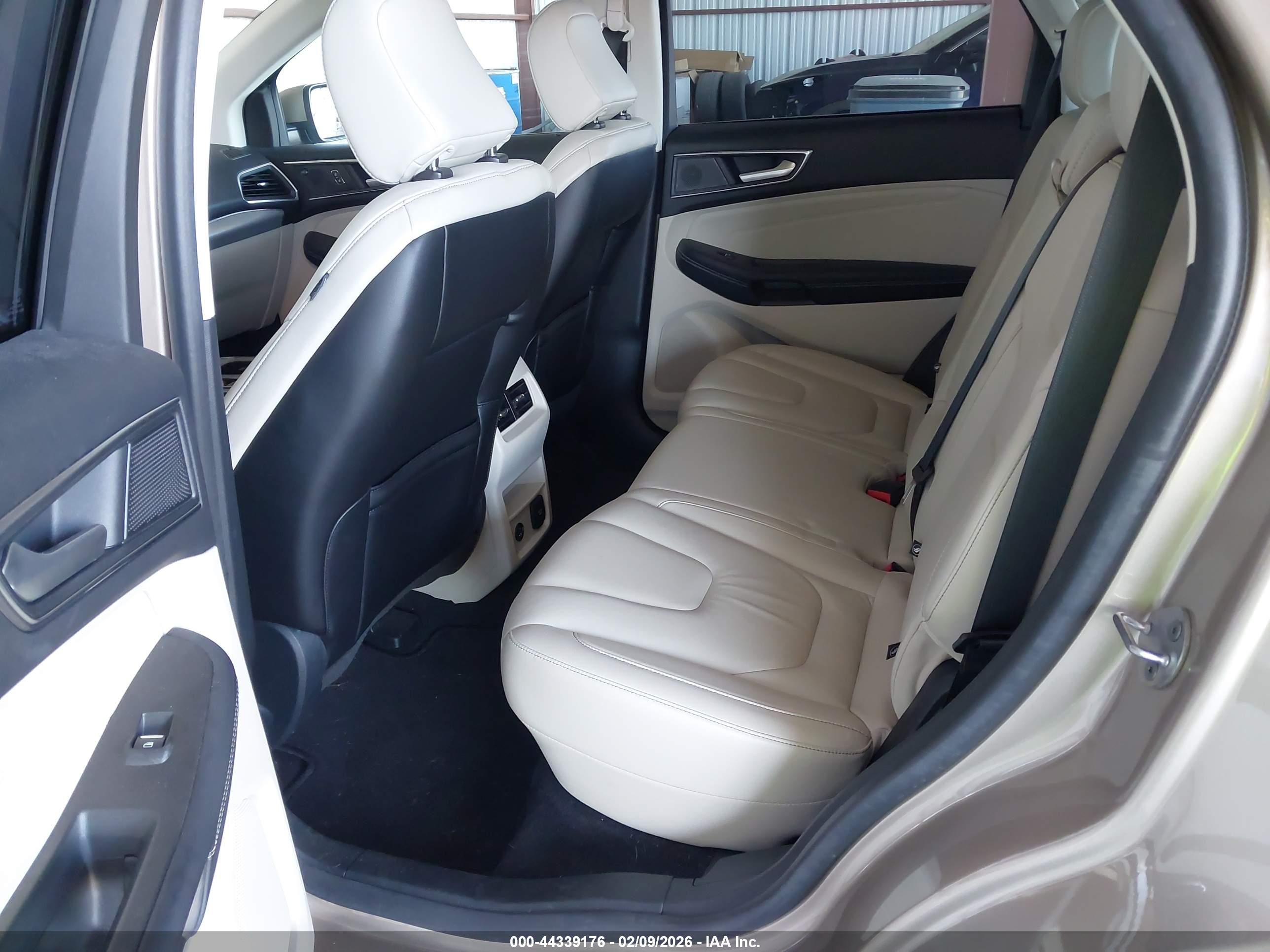 FORD EDGE image 8