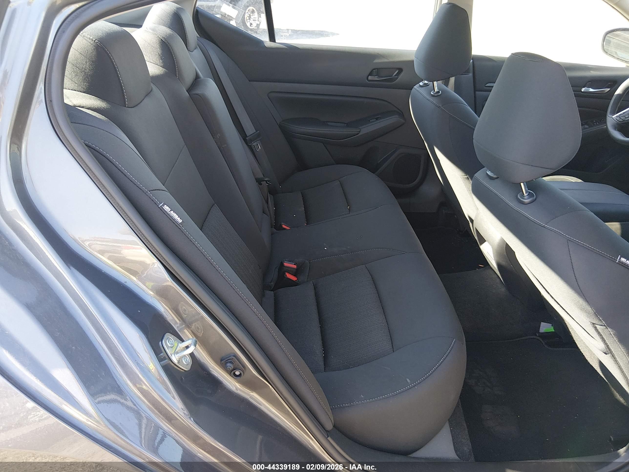 NISSAN ALTIMA image 8