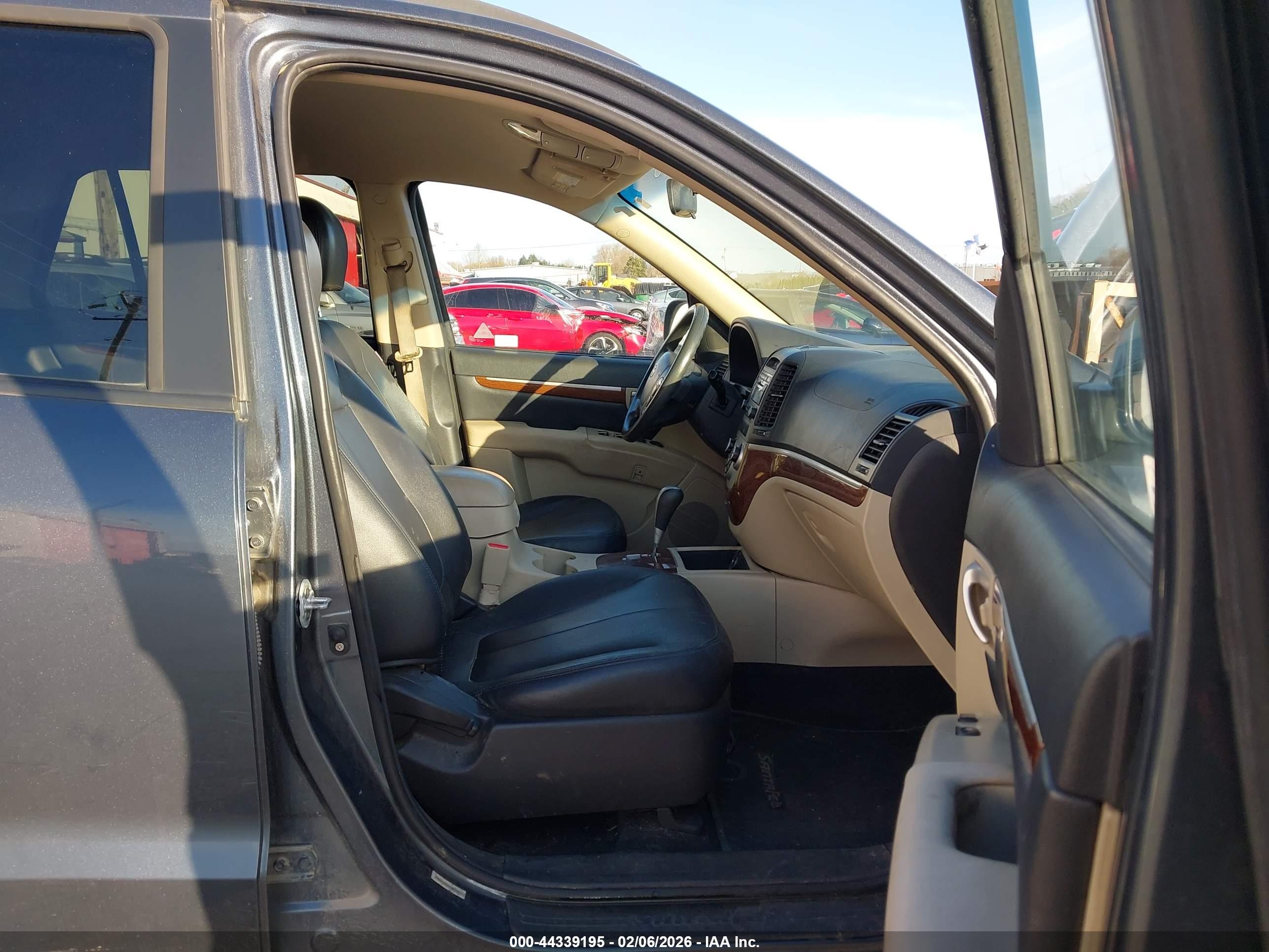HYUNDAI SANTA image 5