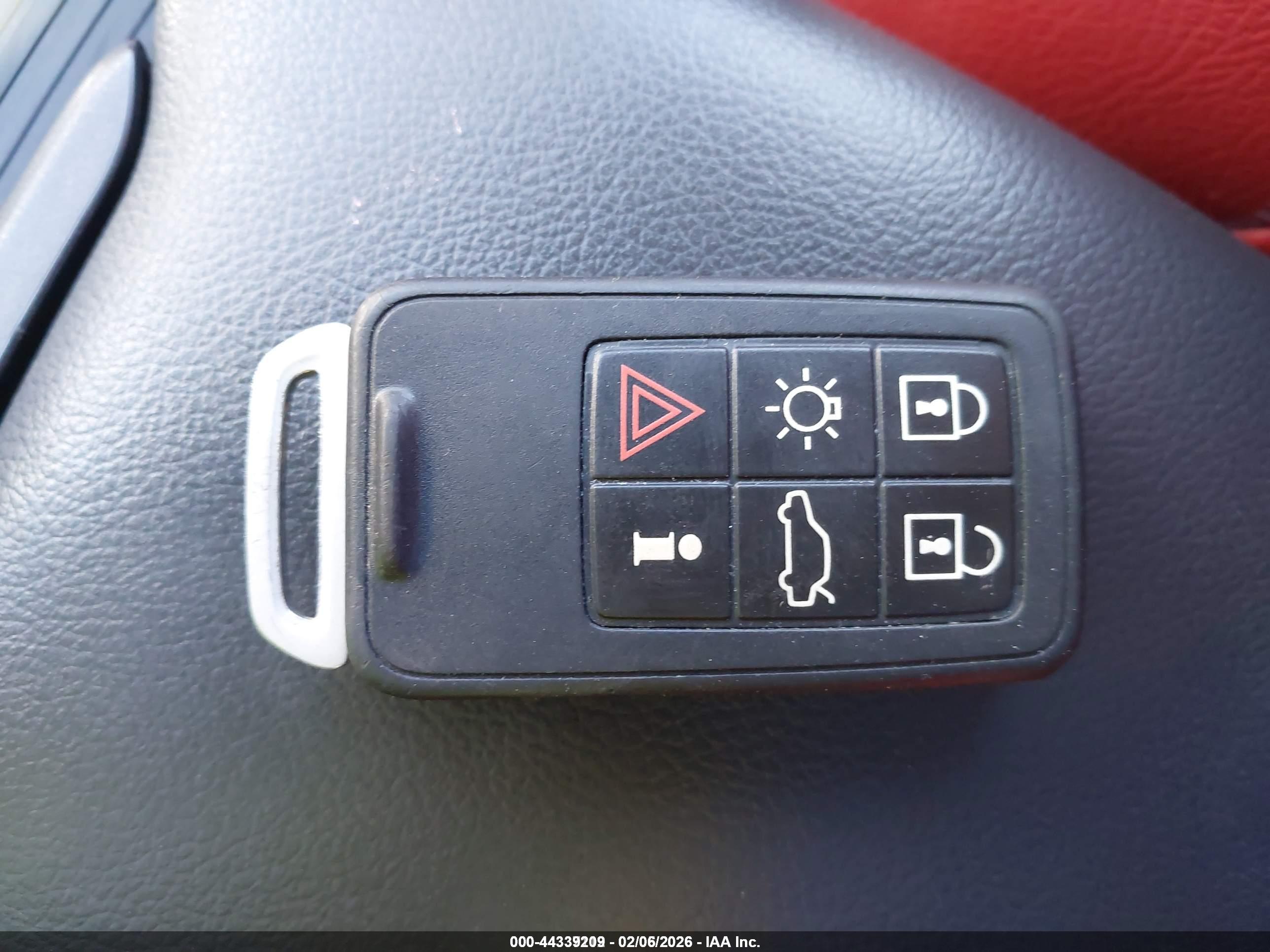 VOLVO XC60 image 11