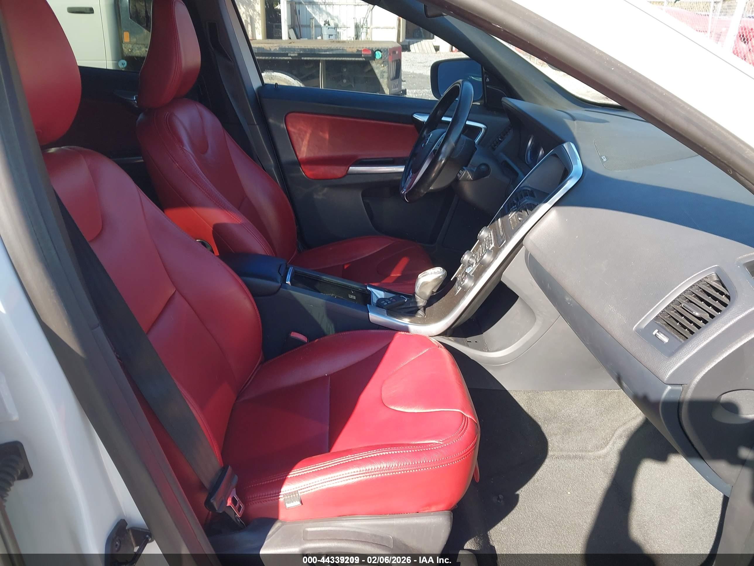 VOLVO XC60 image 5