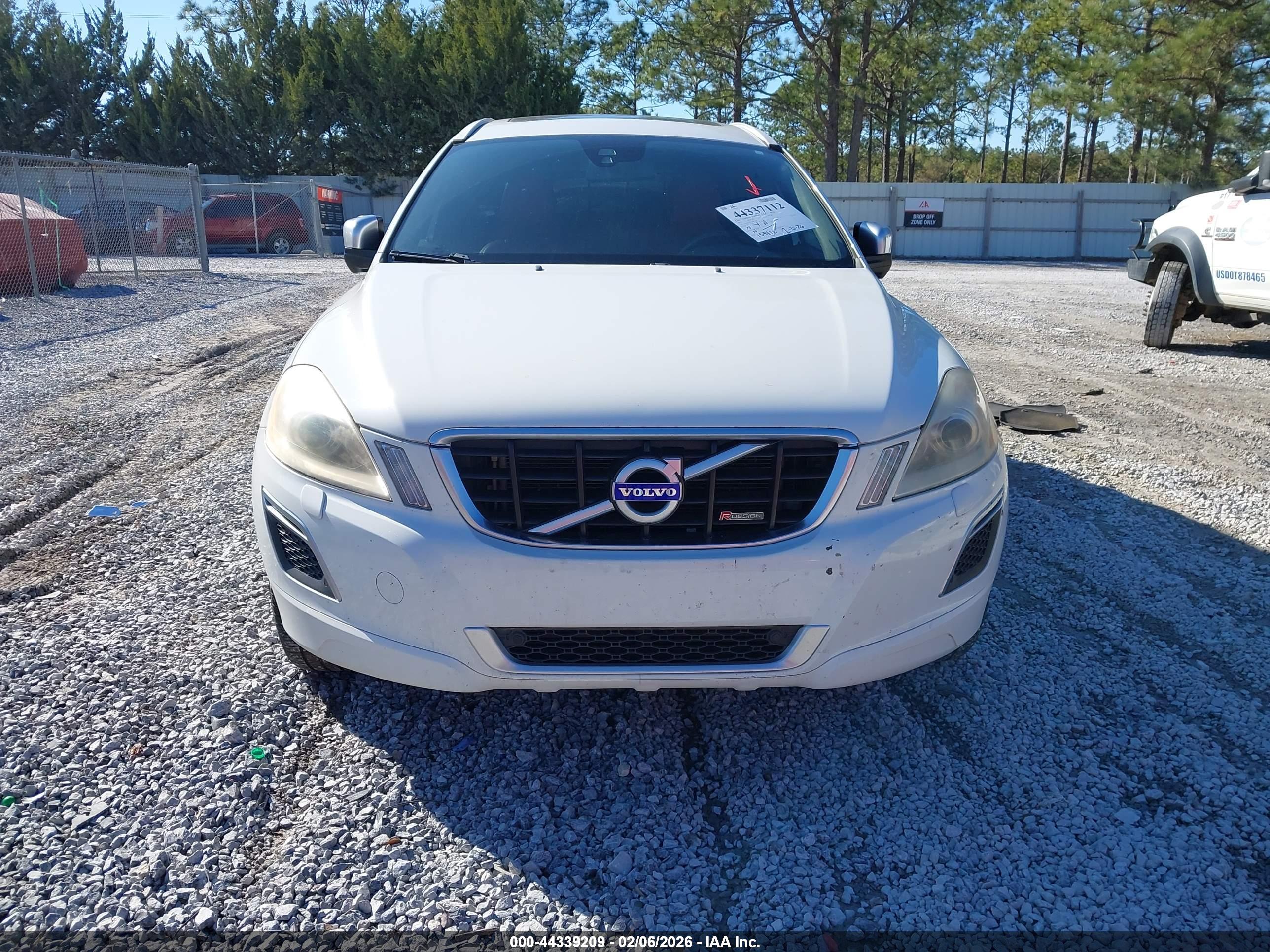 VOLVO XC60 image 6
