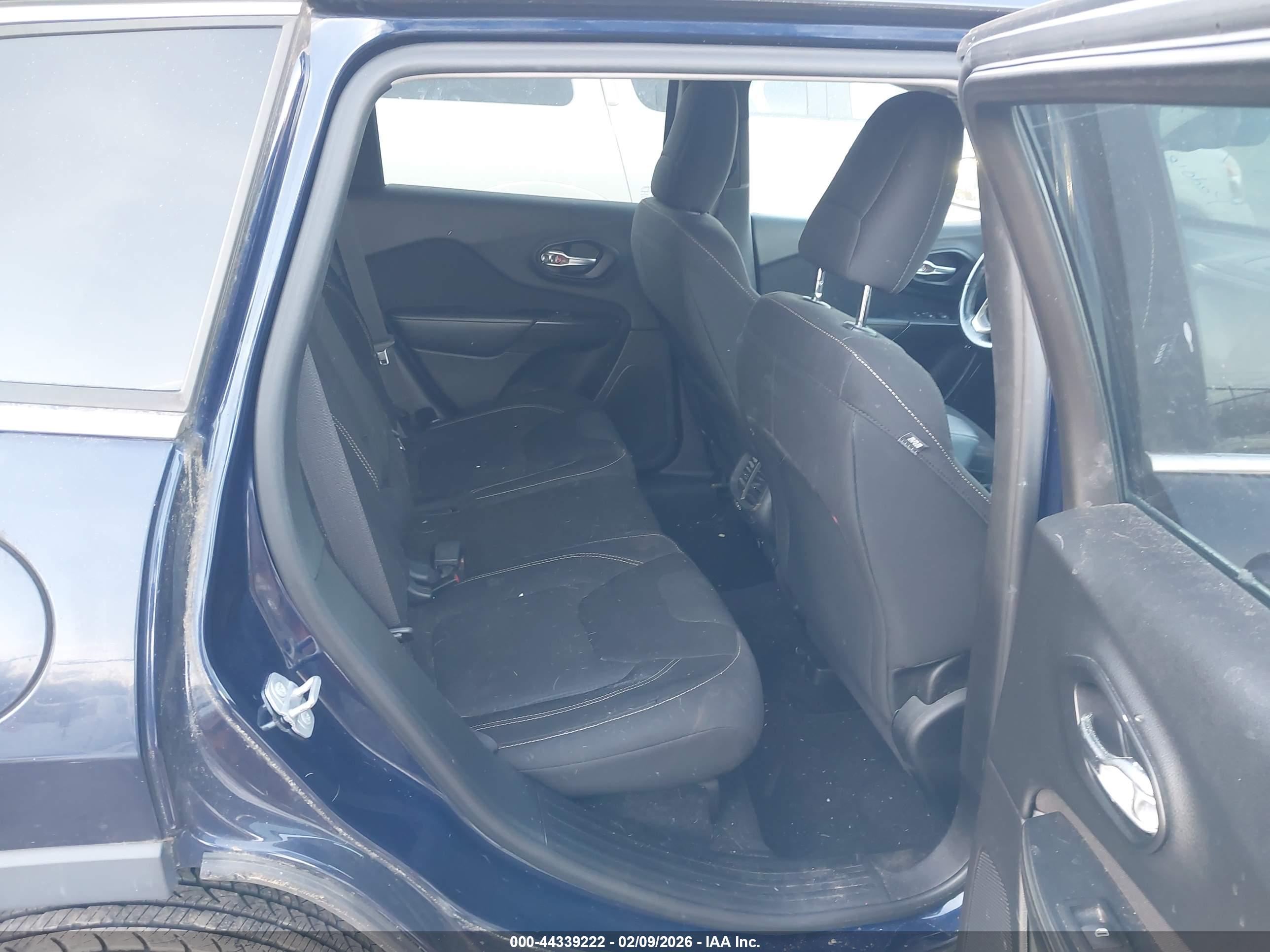 JEEP CHEROKEE image 8