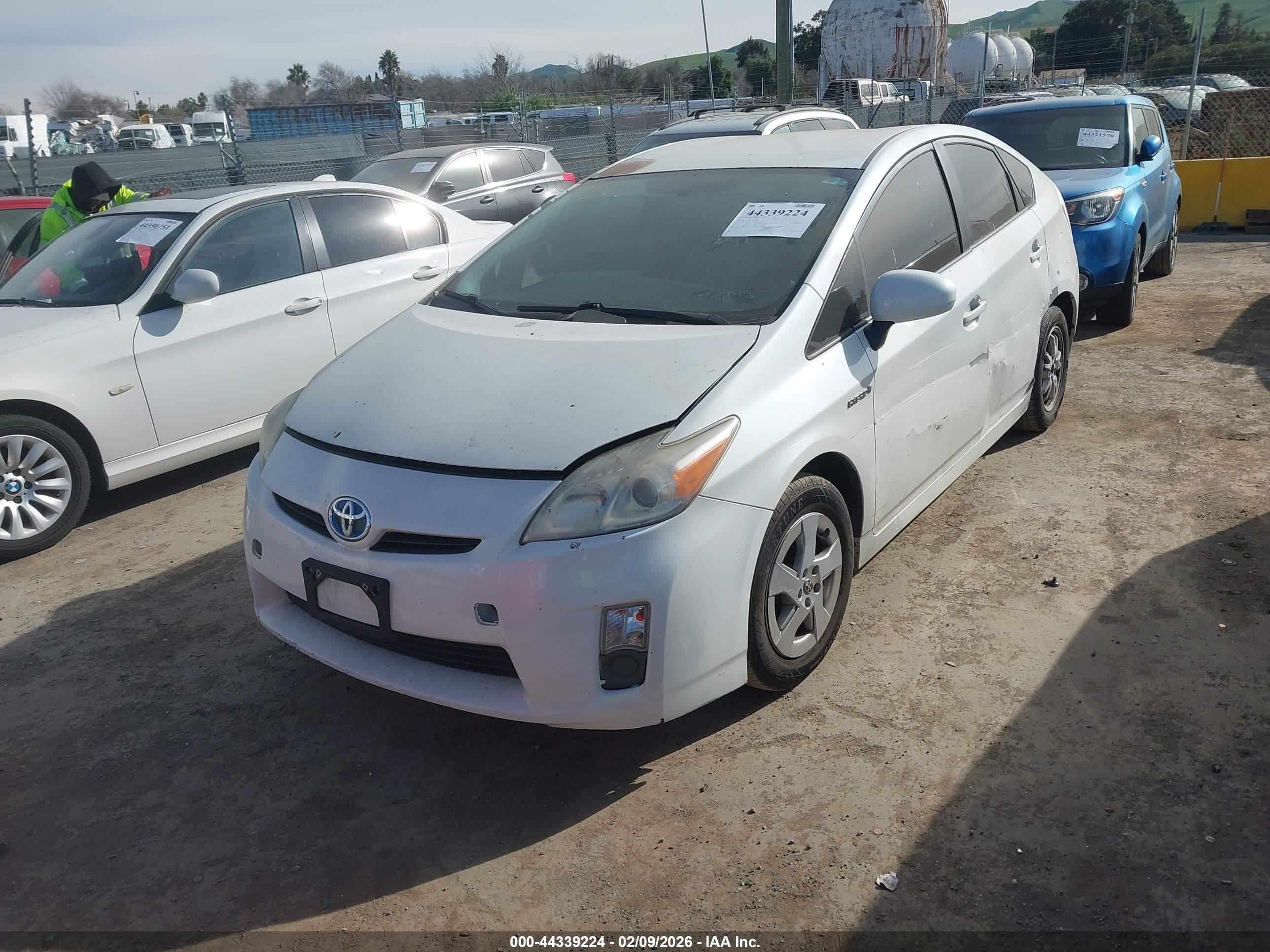 TOYOTA PRIUS image 2