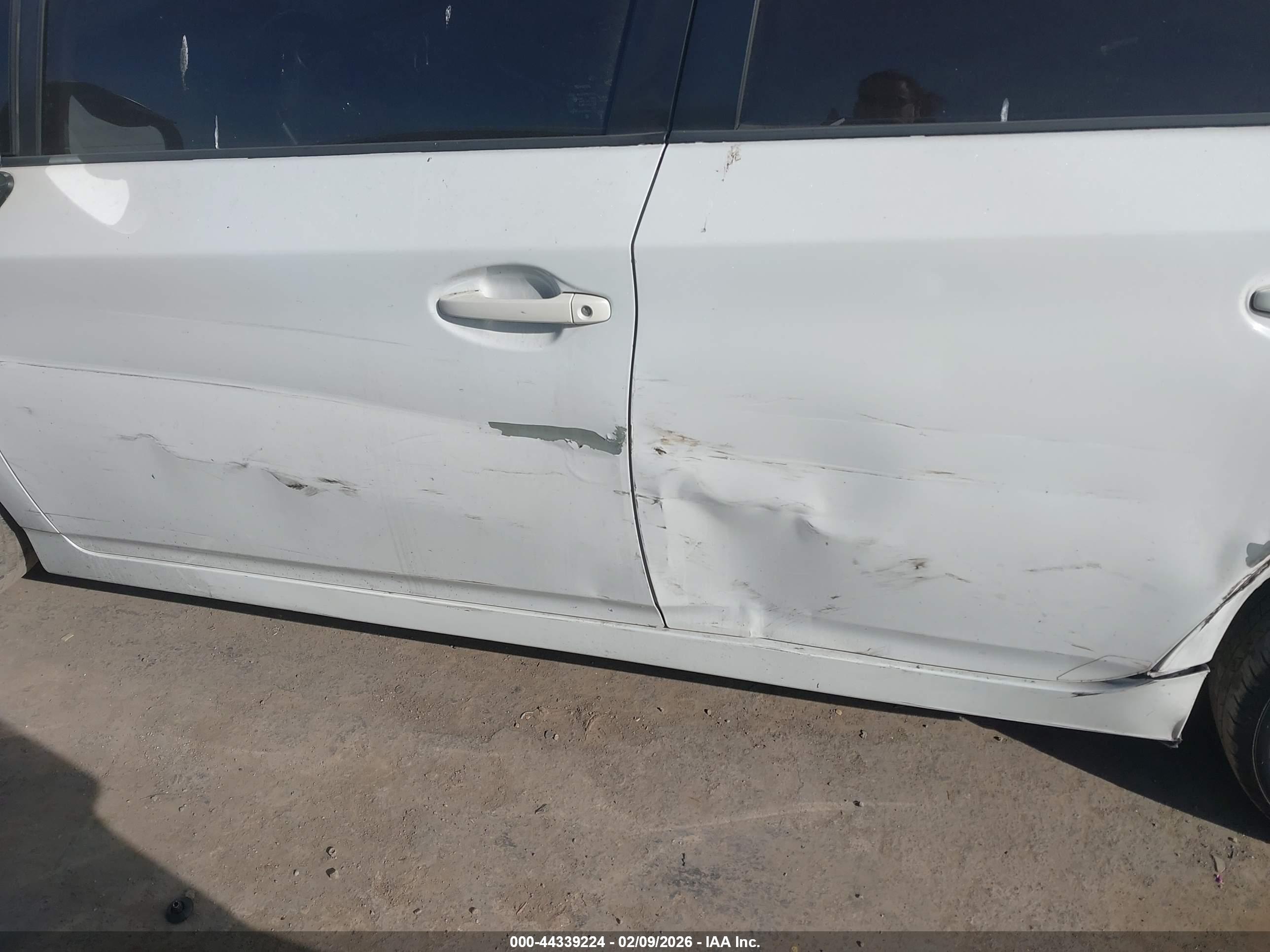 TOYOTA PRIUS image 6