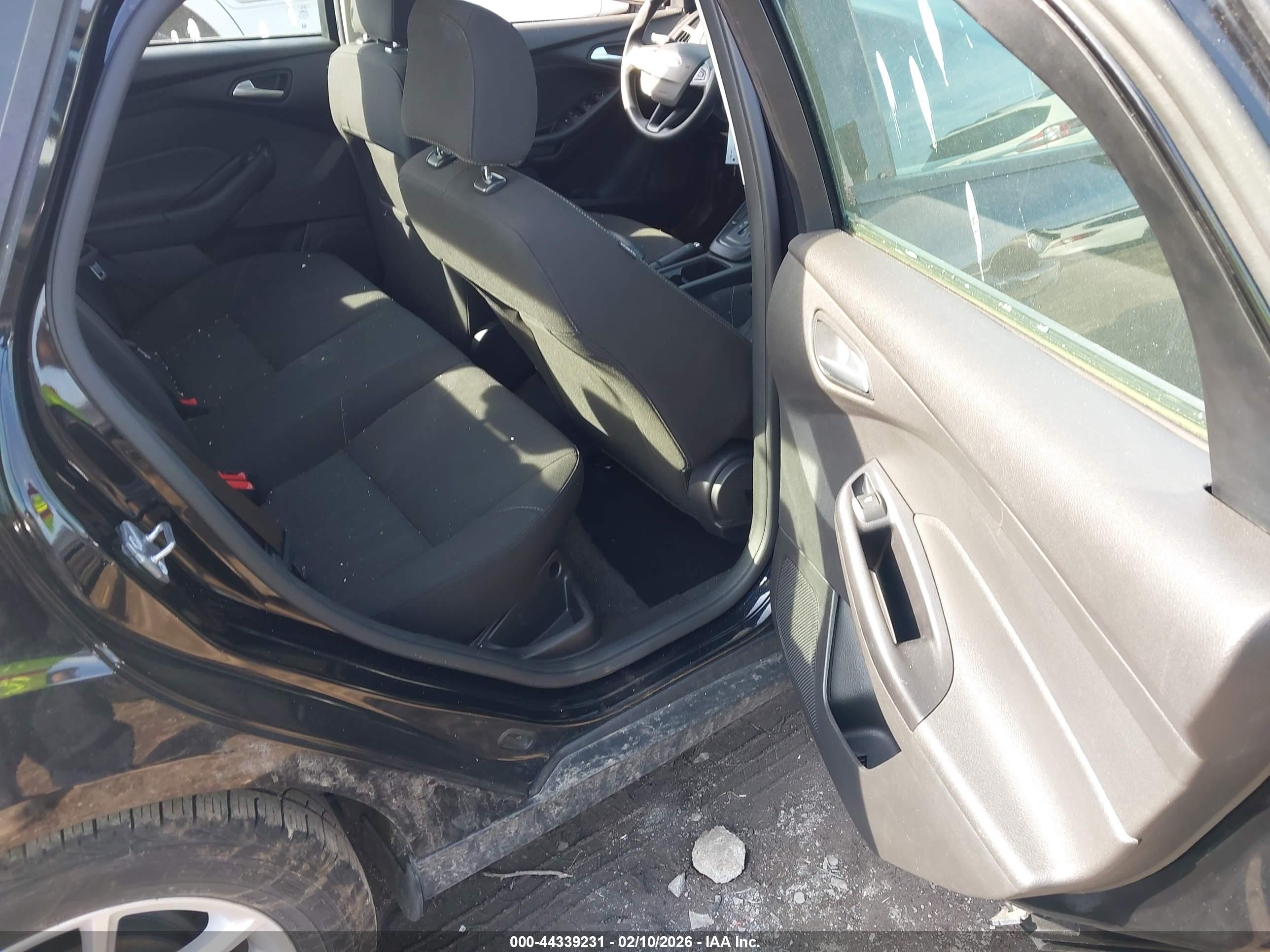 FORD FOCUS image 8