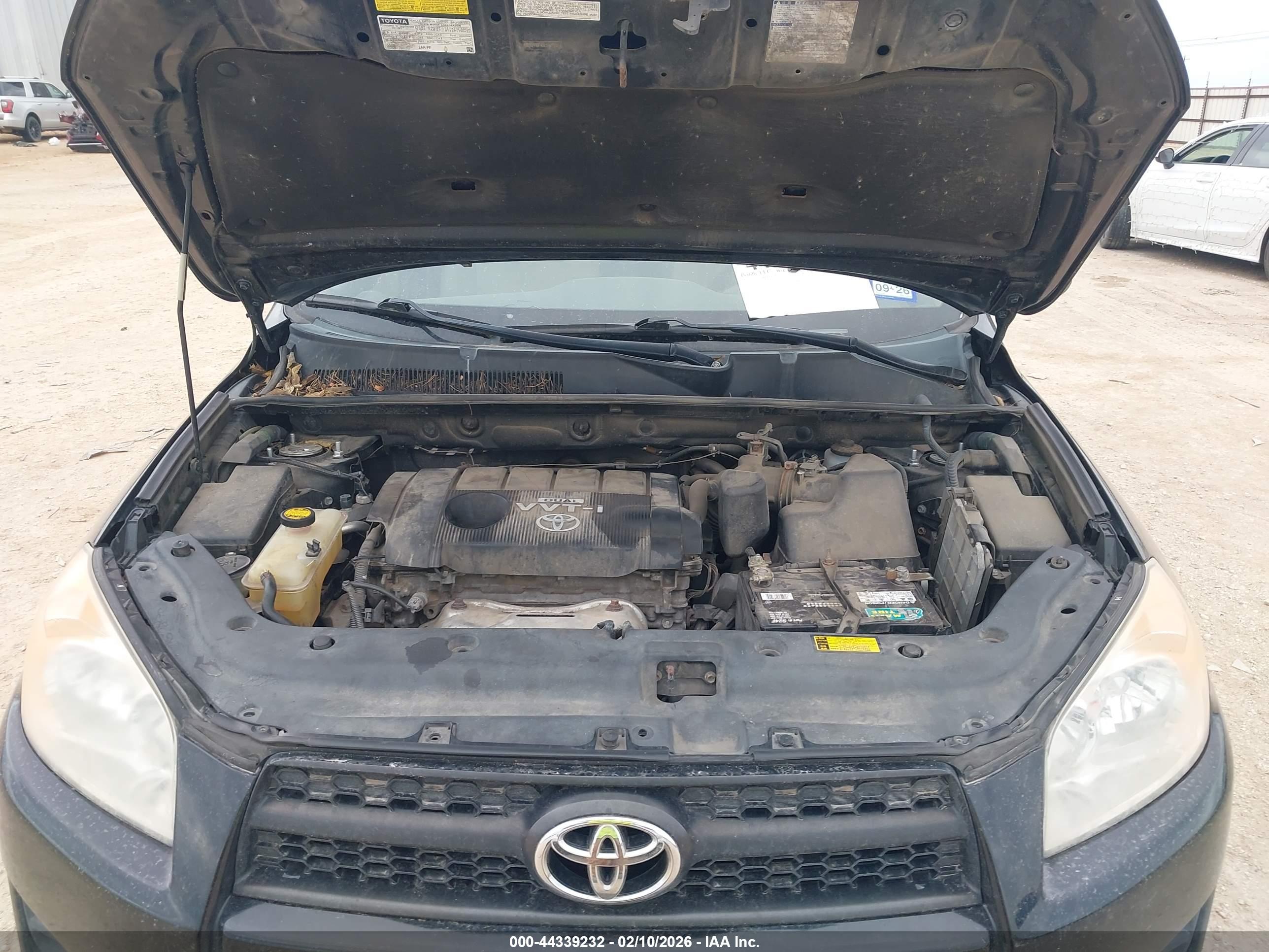 TOYOTA RAV4 image 10