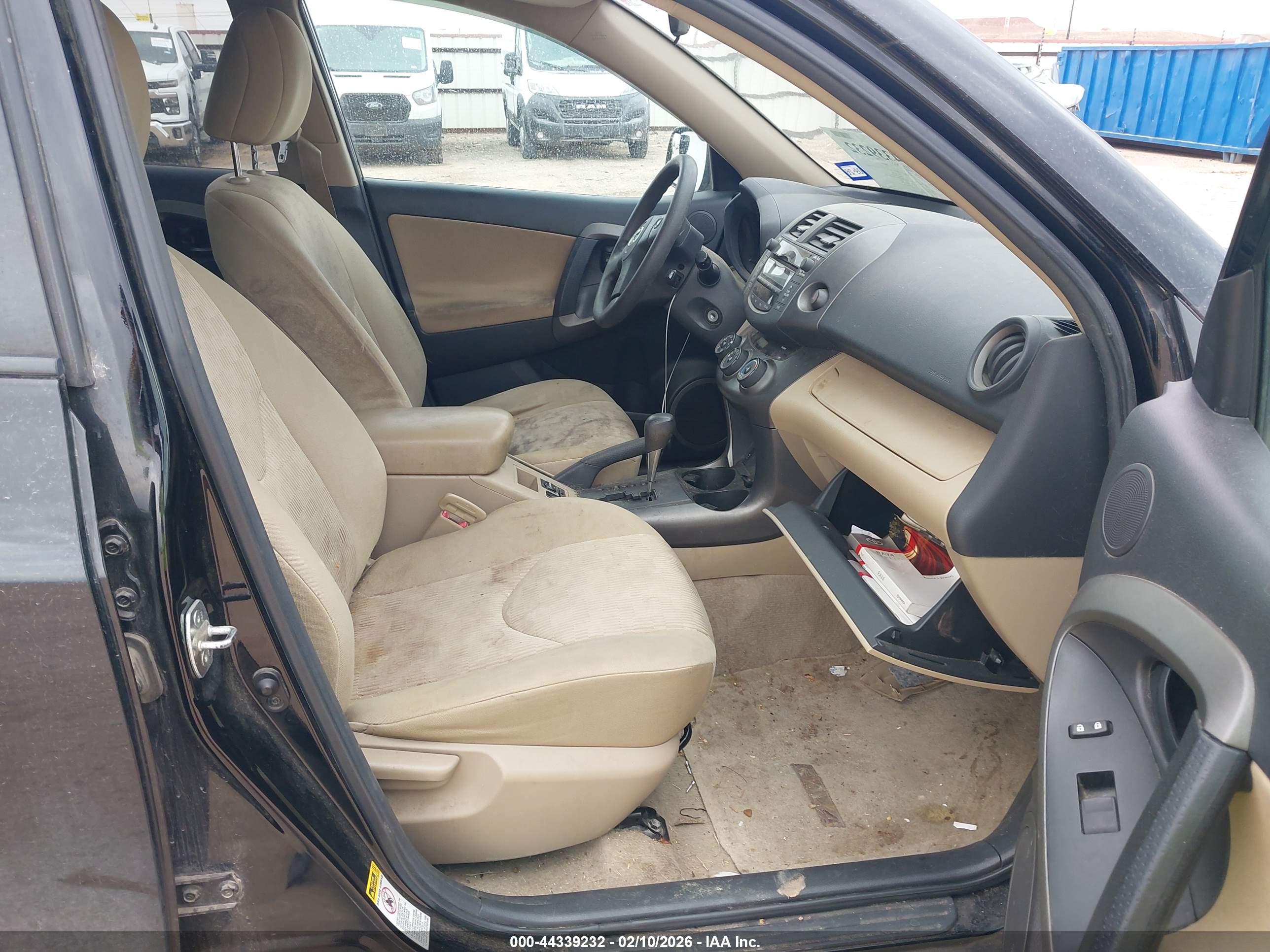 TOYOTA RAV4 image 5