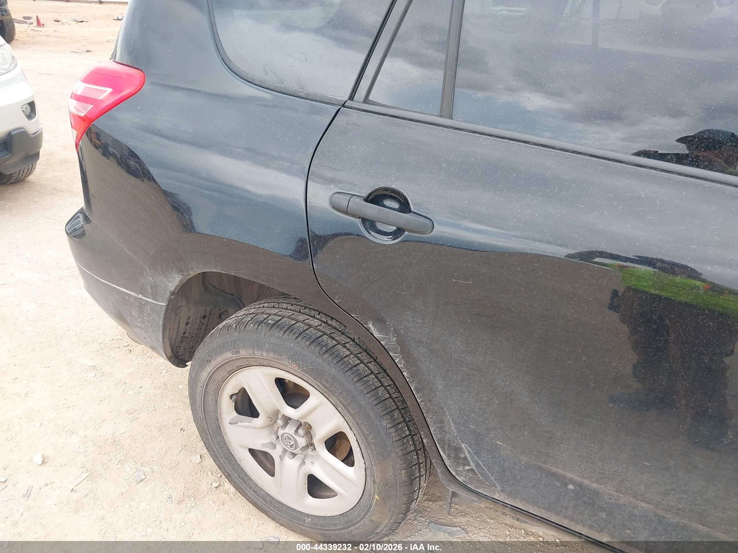 TOYOTA RAV4 image 6