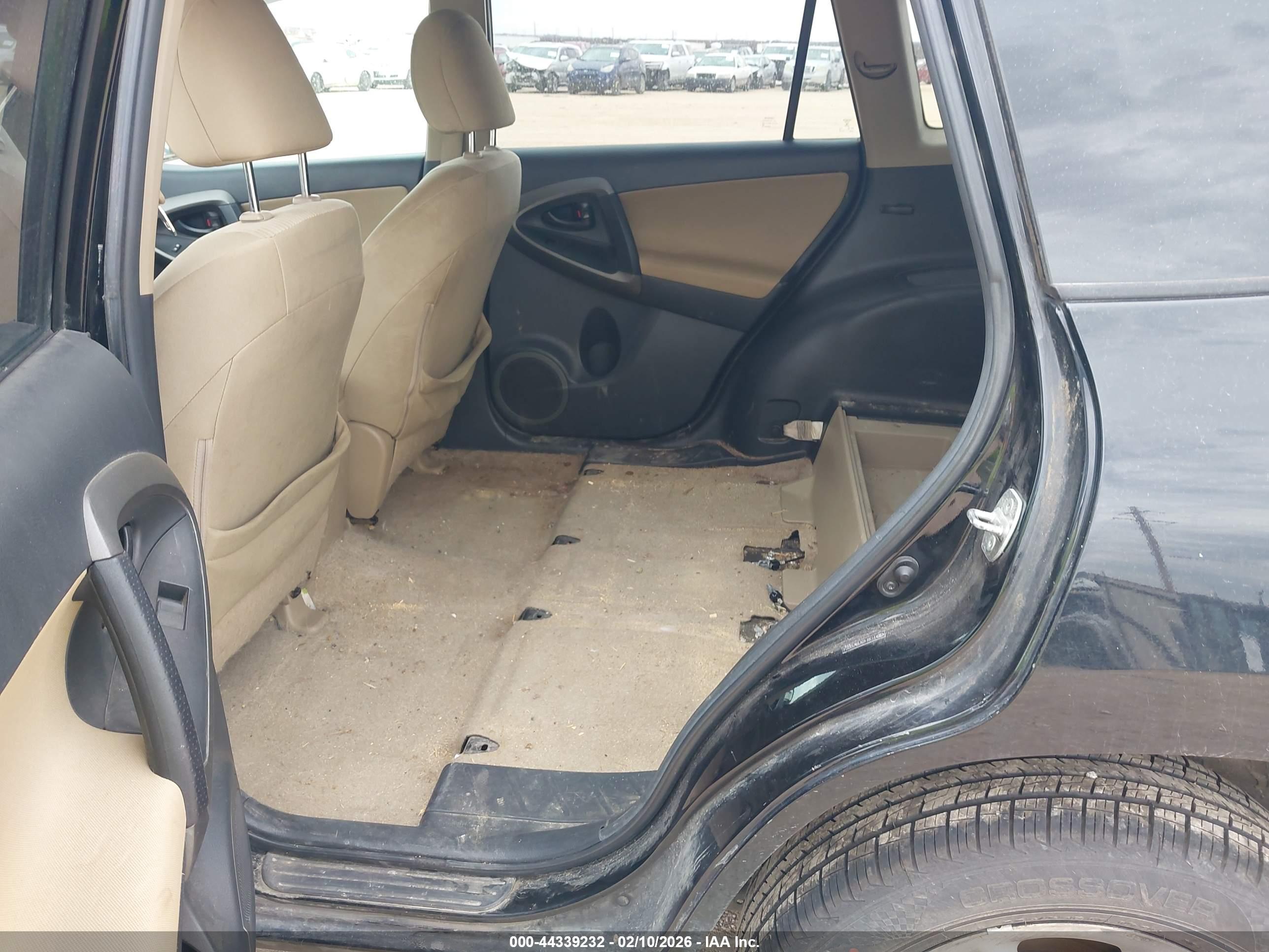 TOYOTA RAV4 image 8