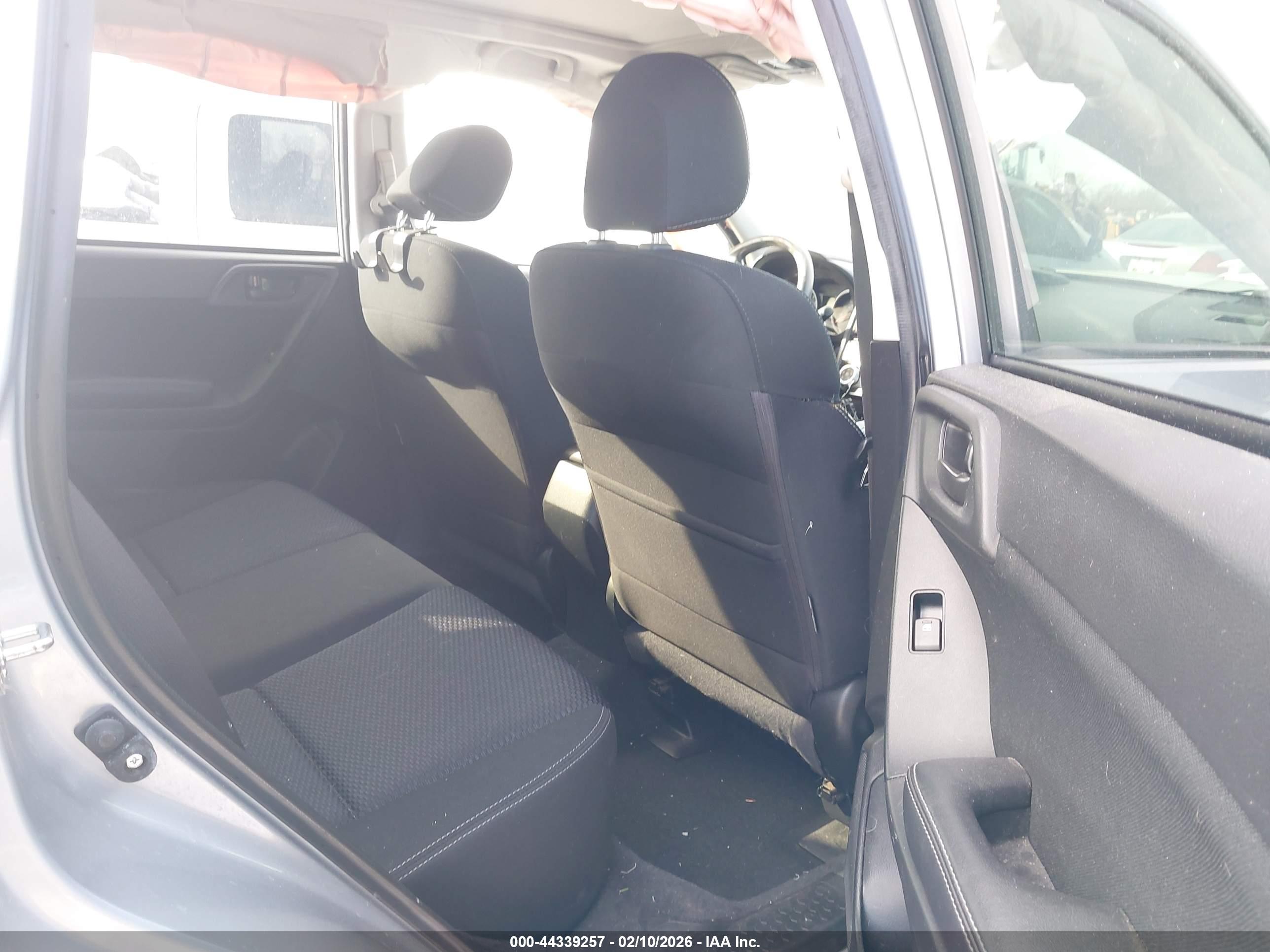 SUBARU FORESTER image 8