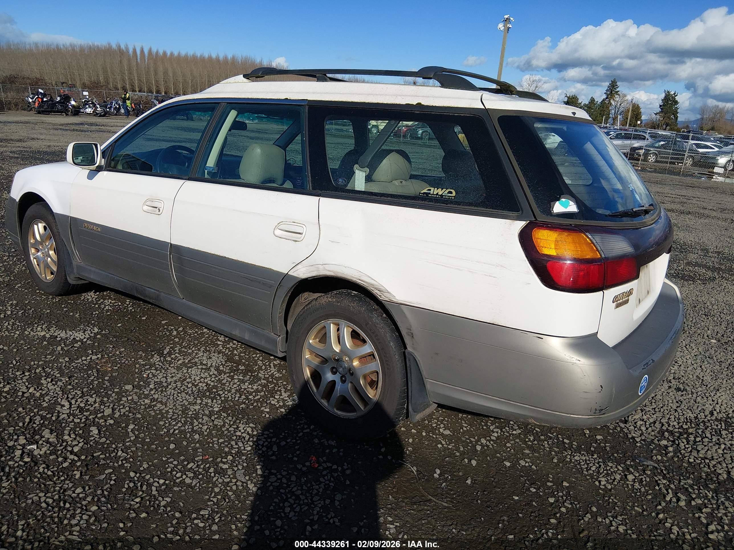SUBARU OUTBACK image 3