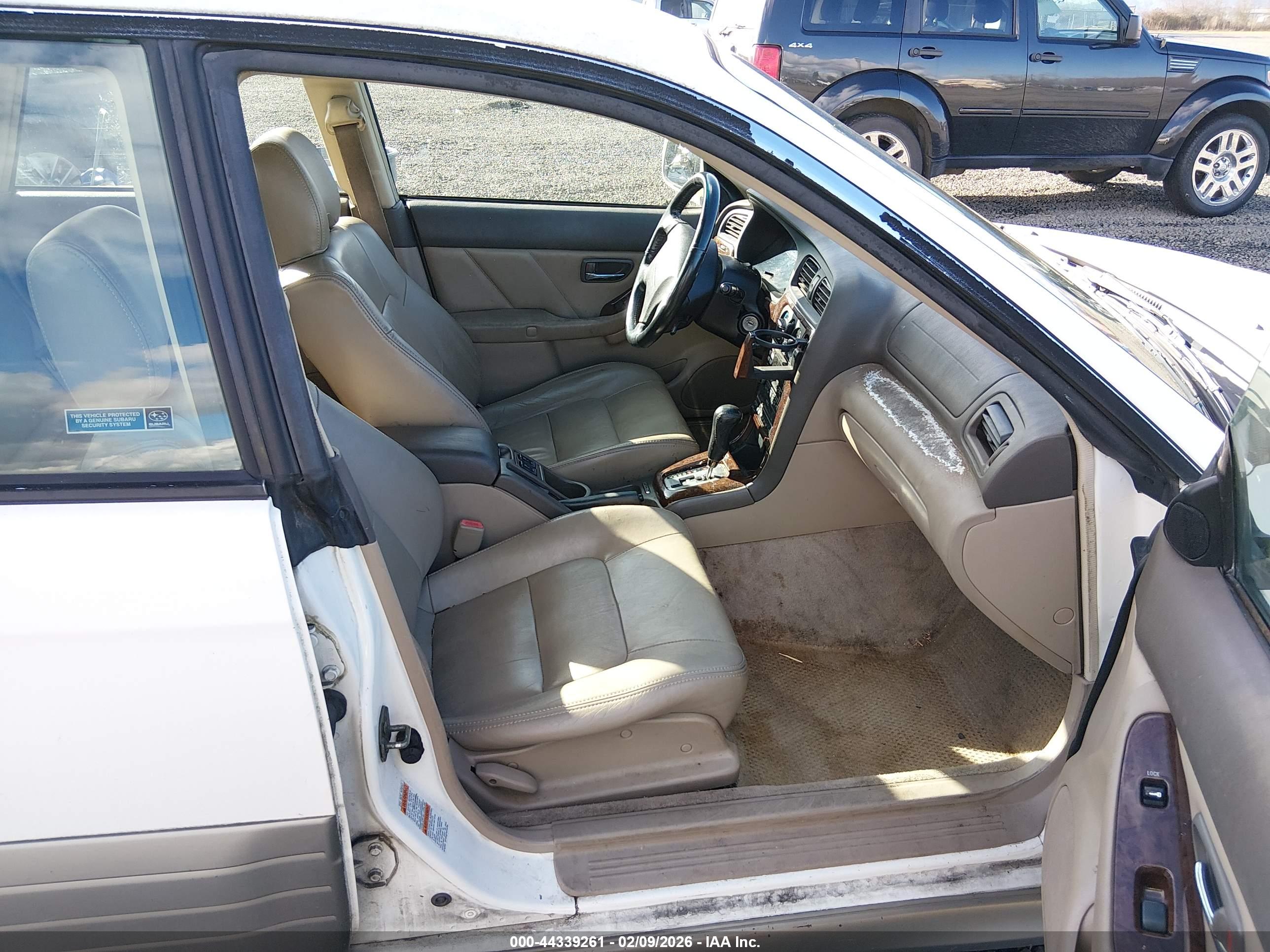 SUBARU OUTBACK image 5
