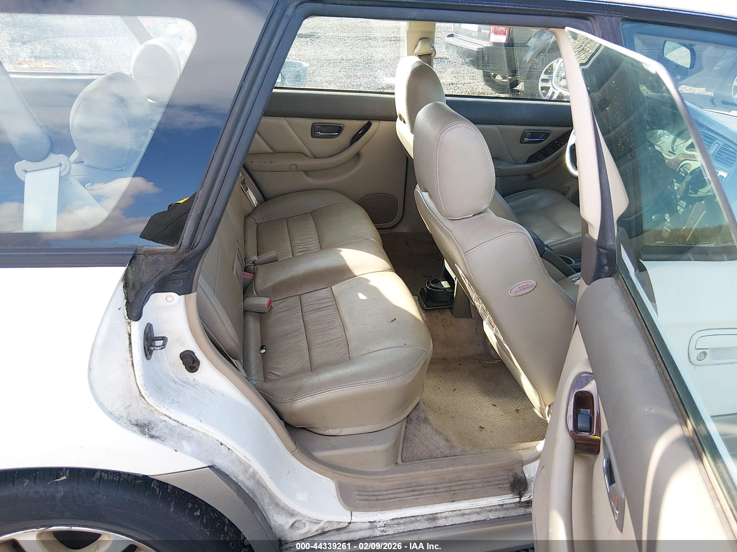 SUBARU OUTBACK image 8
