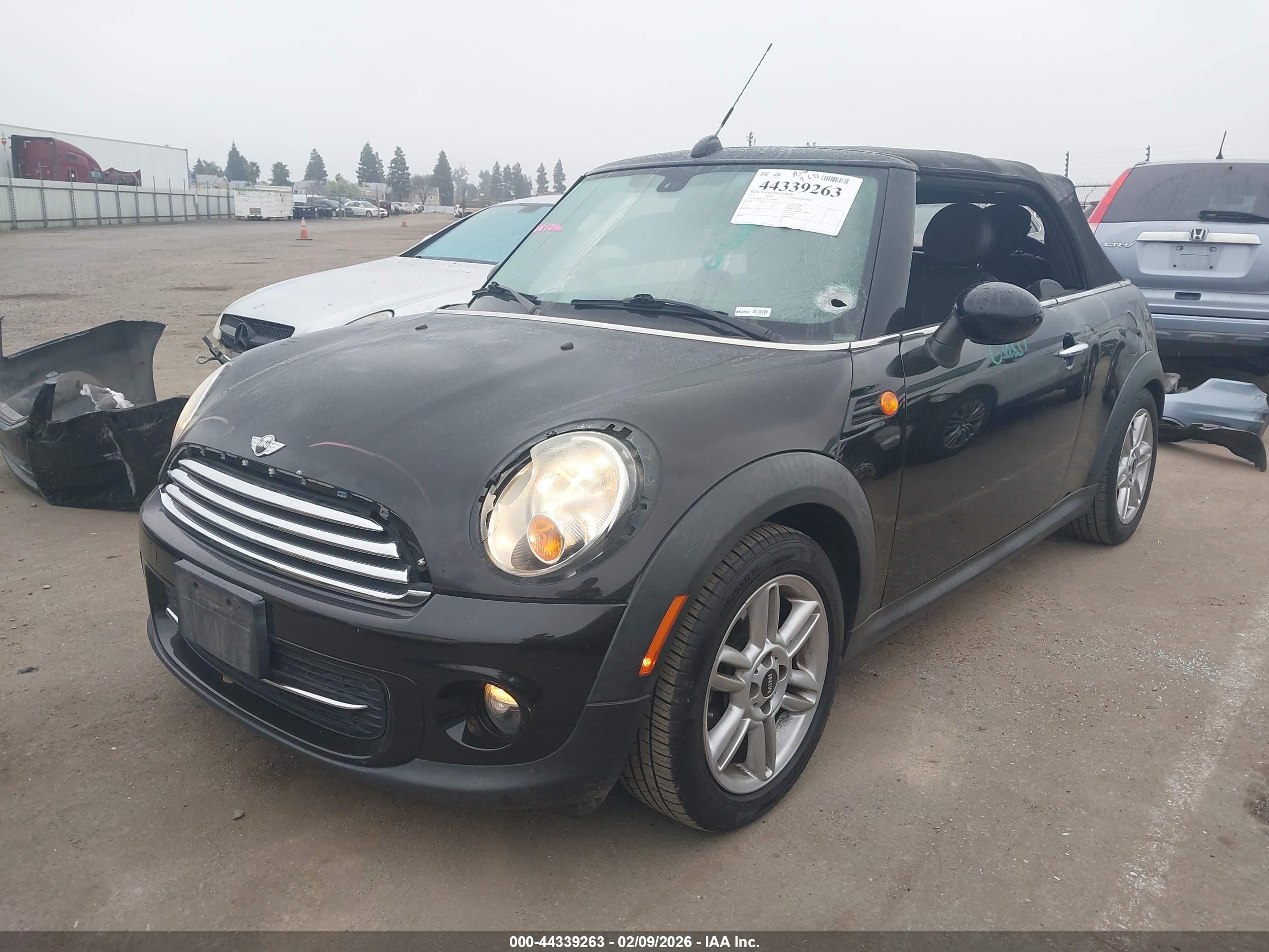 MINI CONVERTIBLE image 2