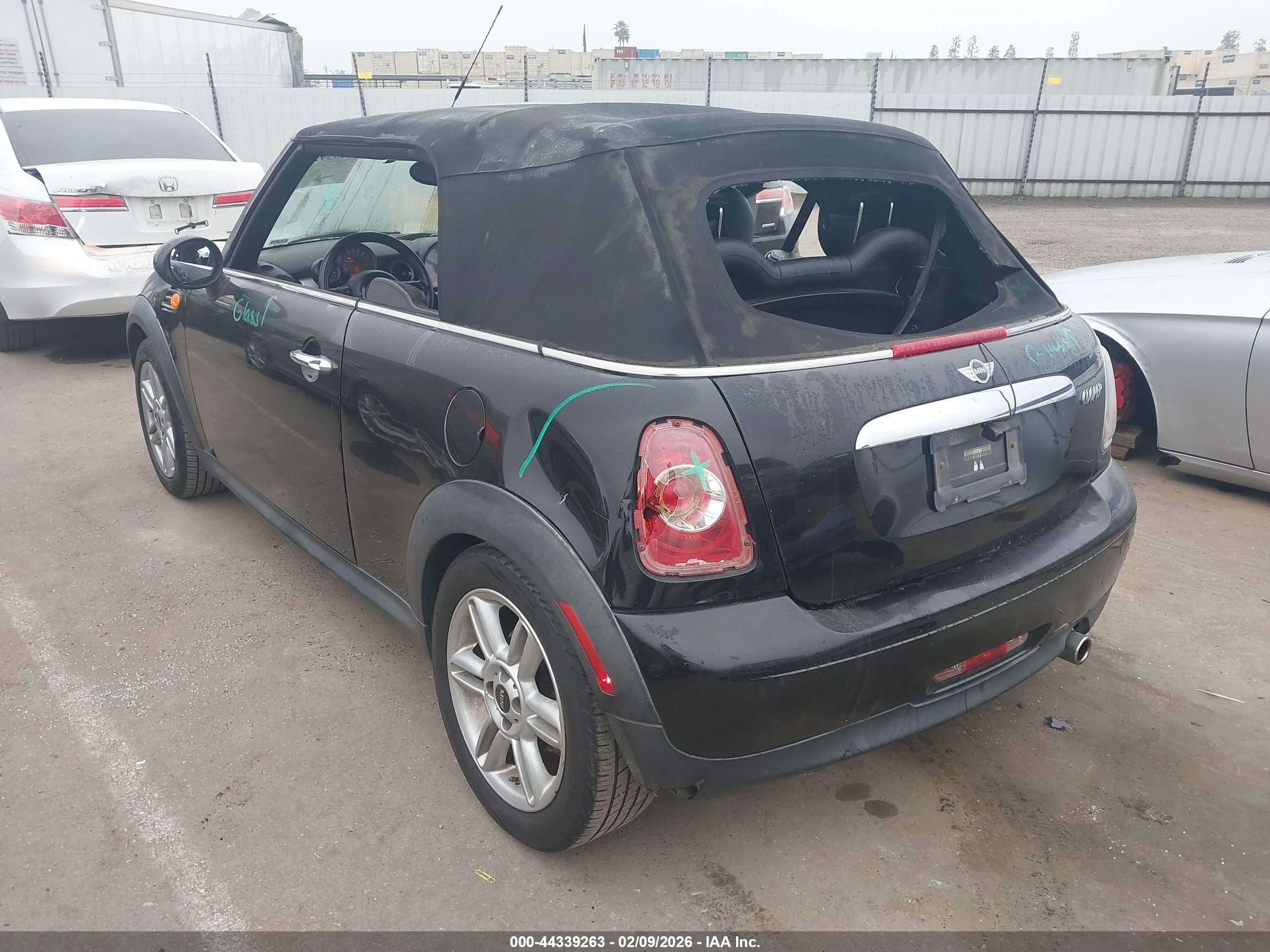 MINI CONVERTIBLE image 3