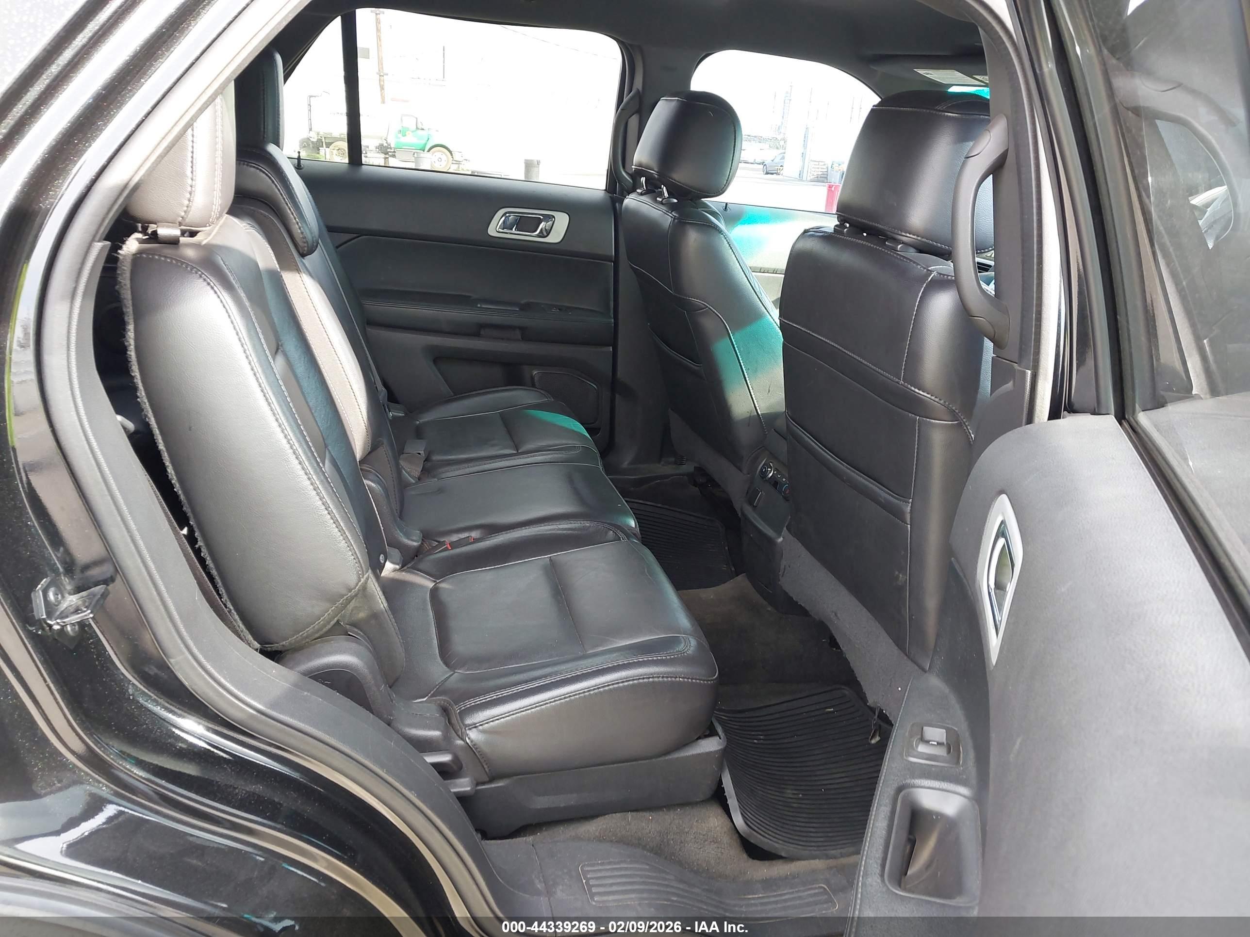 FORD EXPLORER image 8