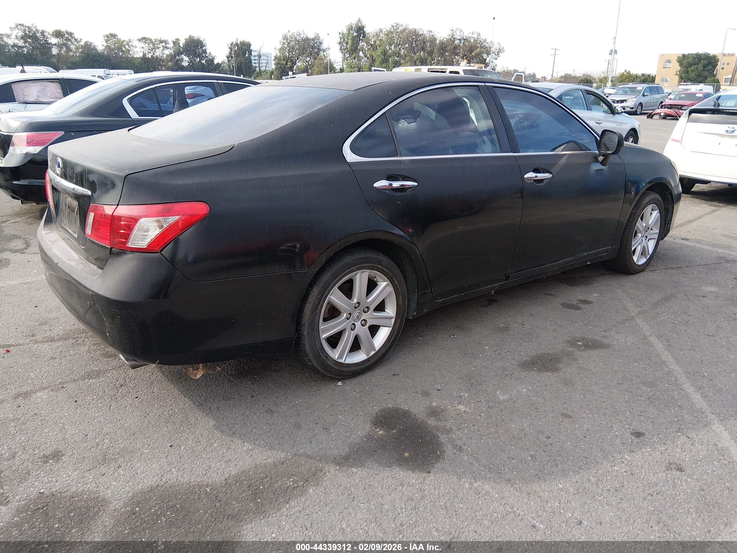LEXUS ES image 4