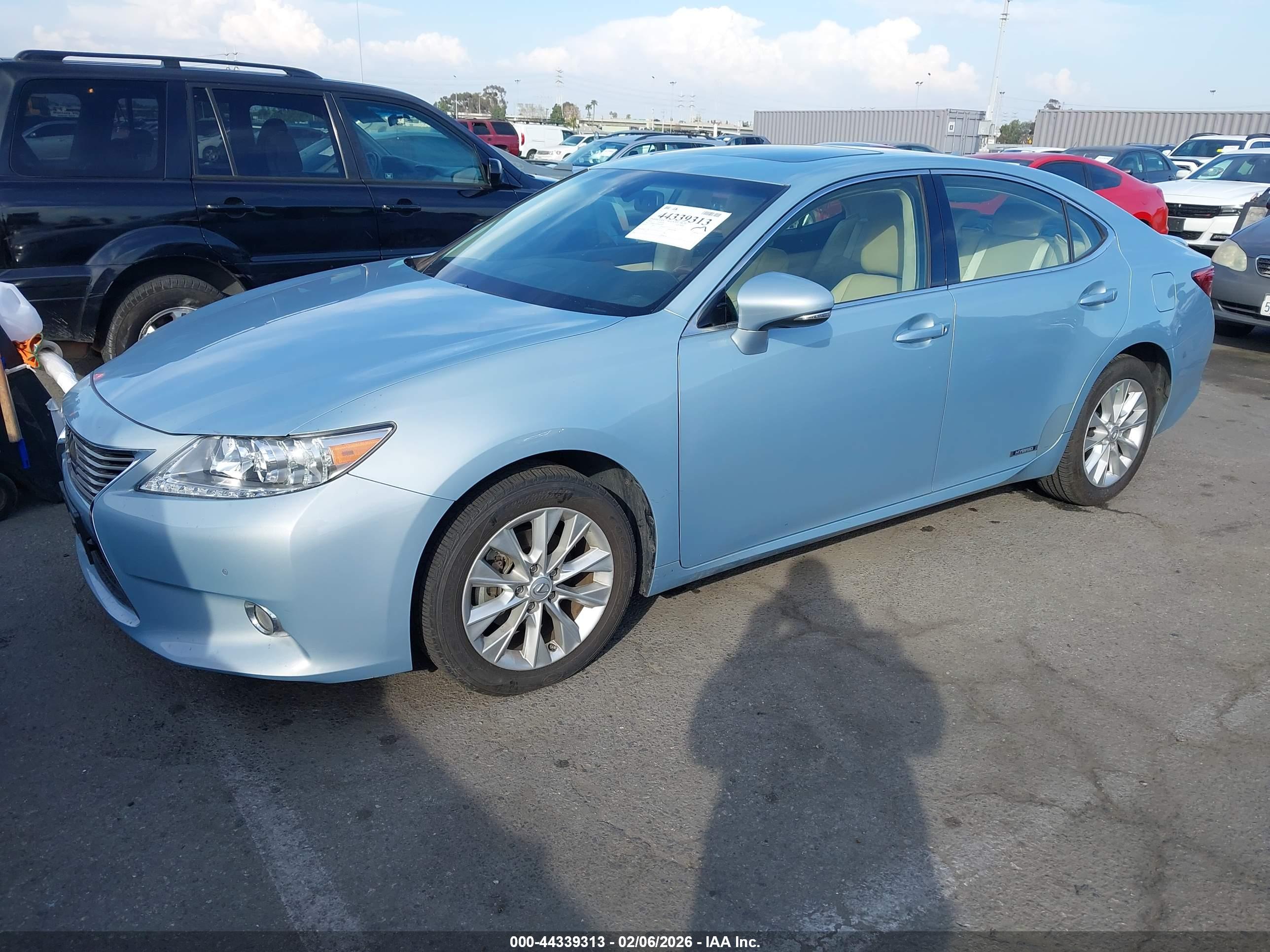 LEXUS ES image 2