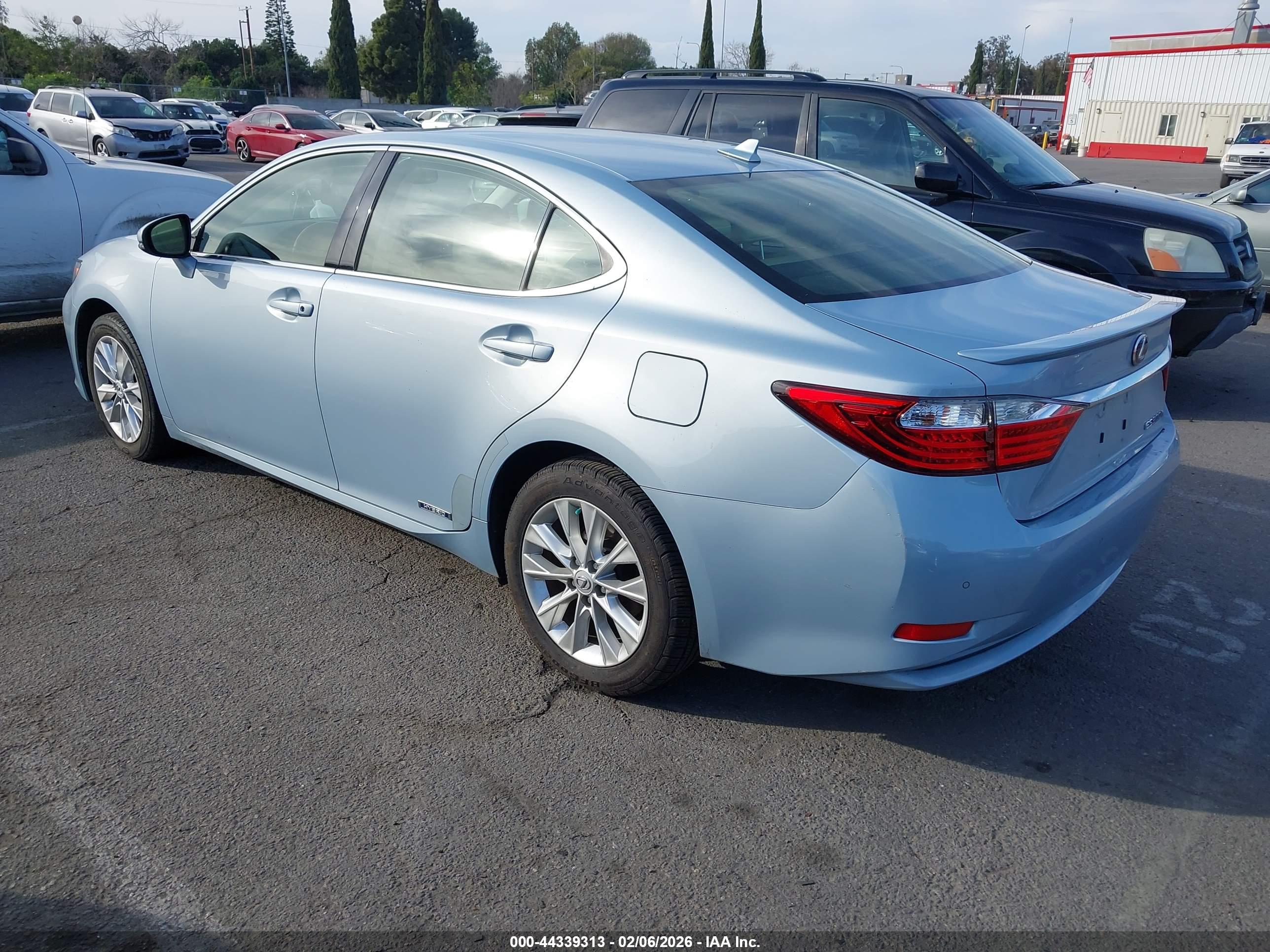 LEXUS ES image 3