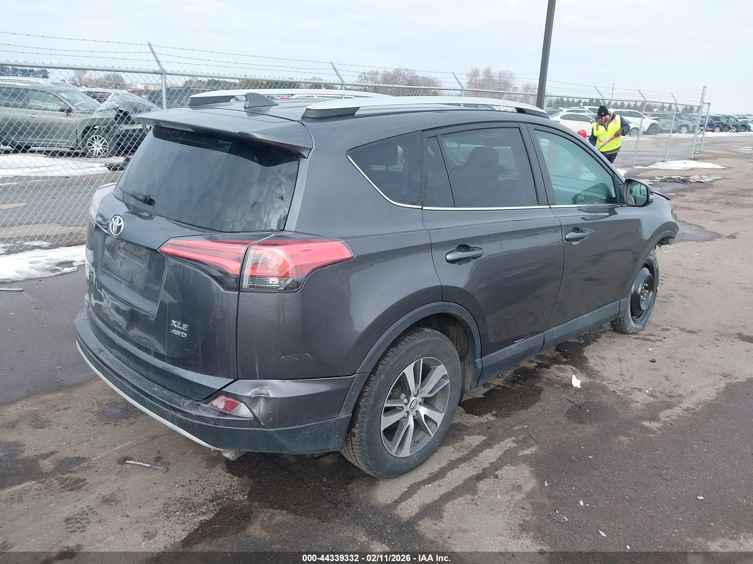 TOYOTA RAV4 image 4