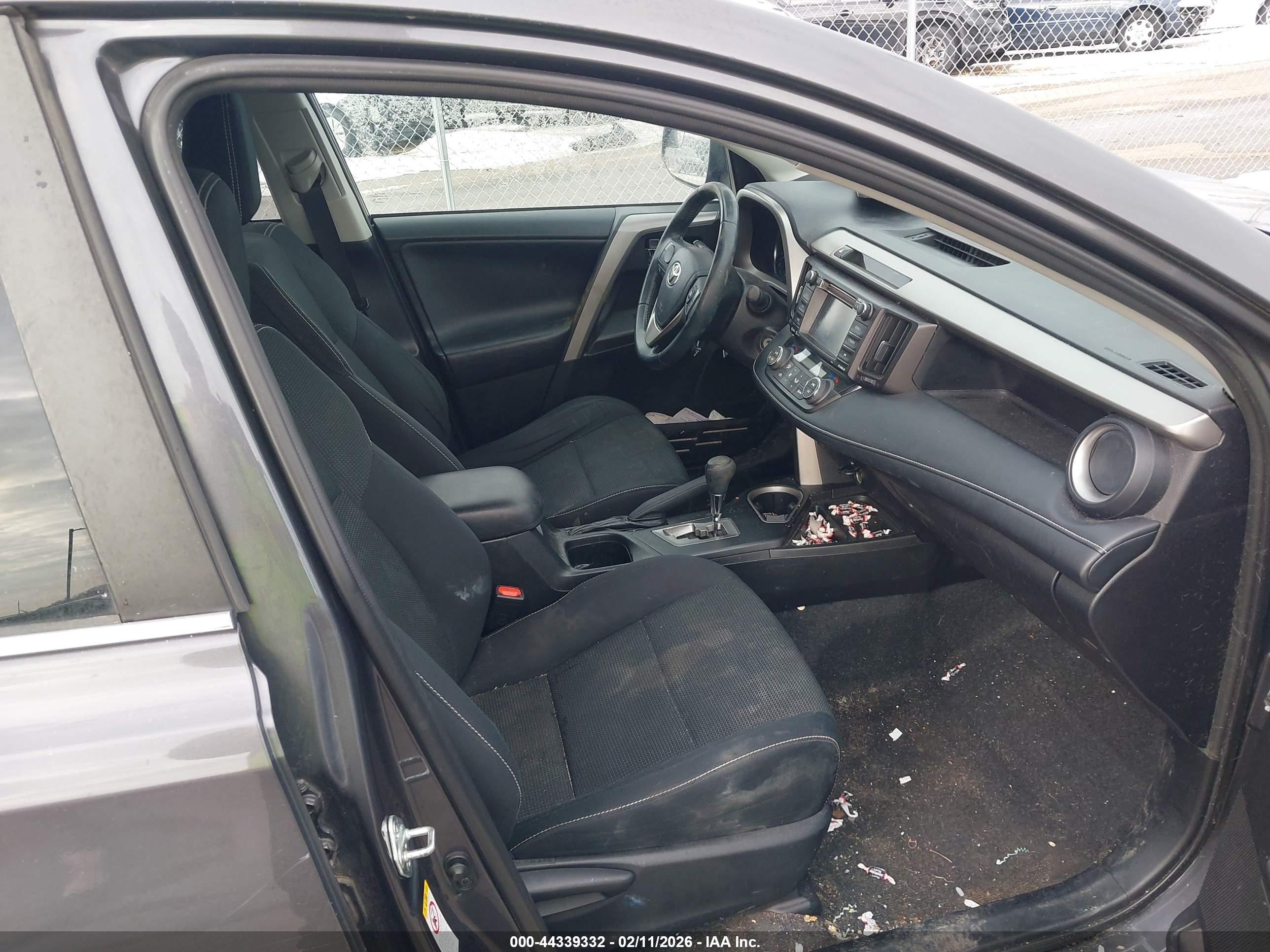TOYOTA RAV4 image 5