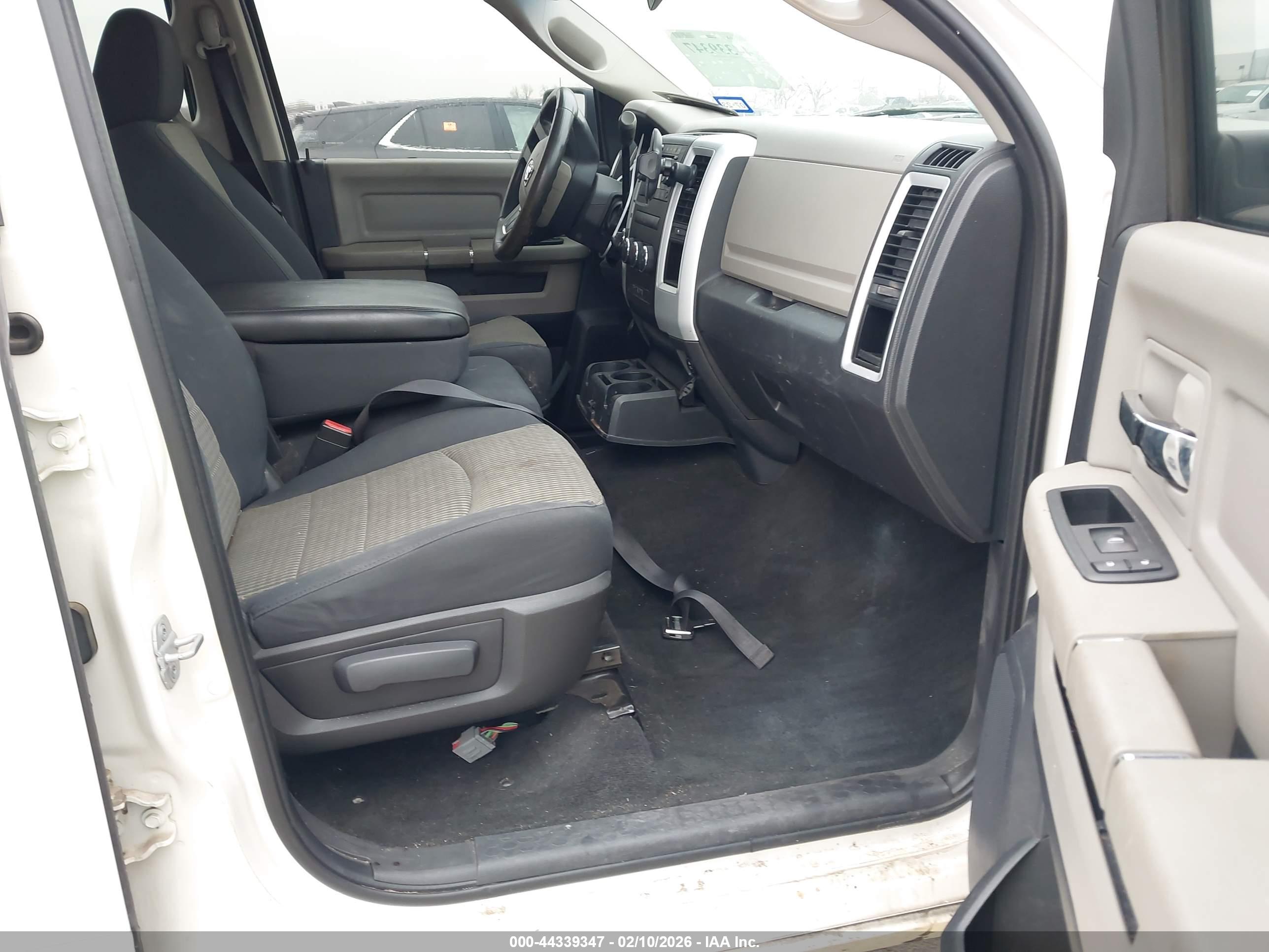 DODGE RAM image 5