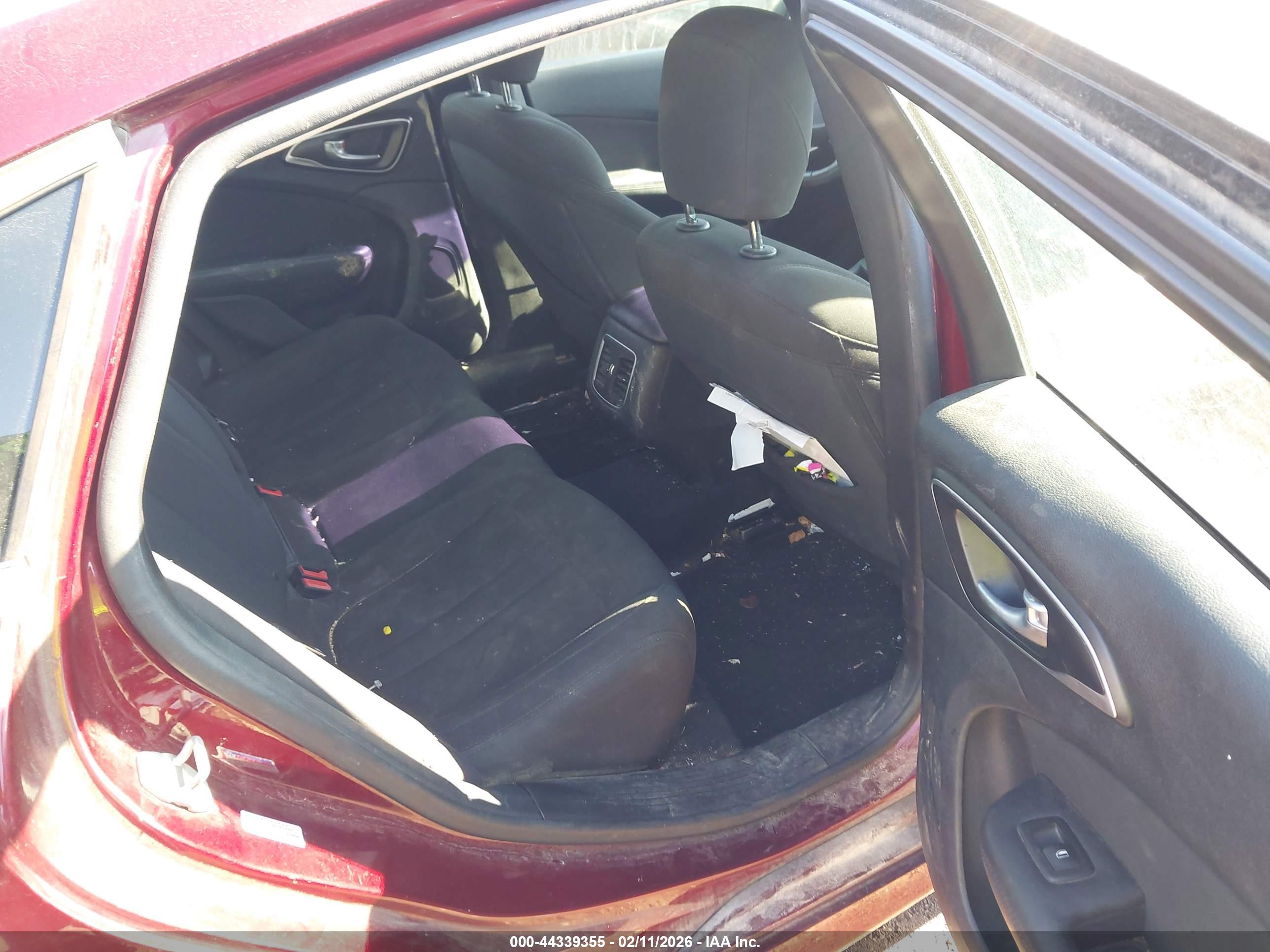 CHRYSLER 200 image 8