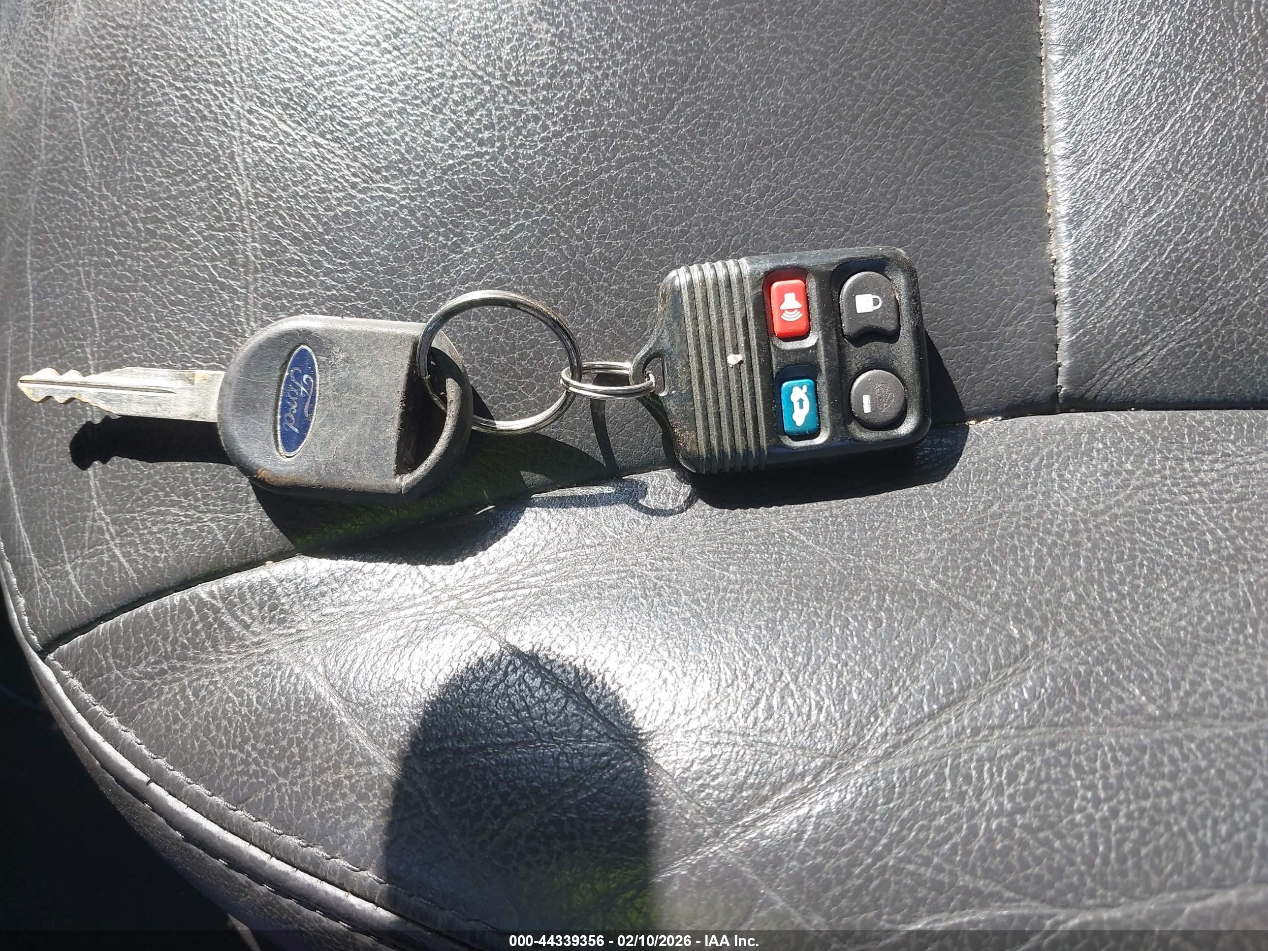 FORD TAURUS image 11