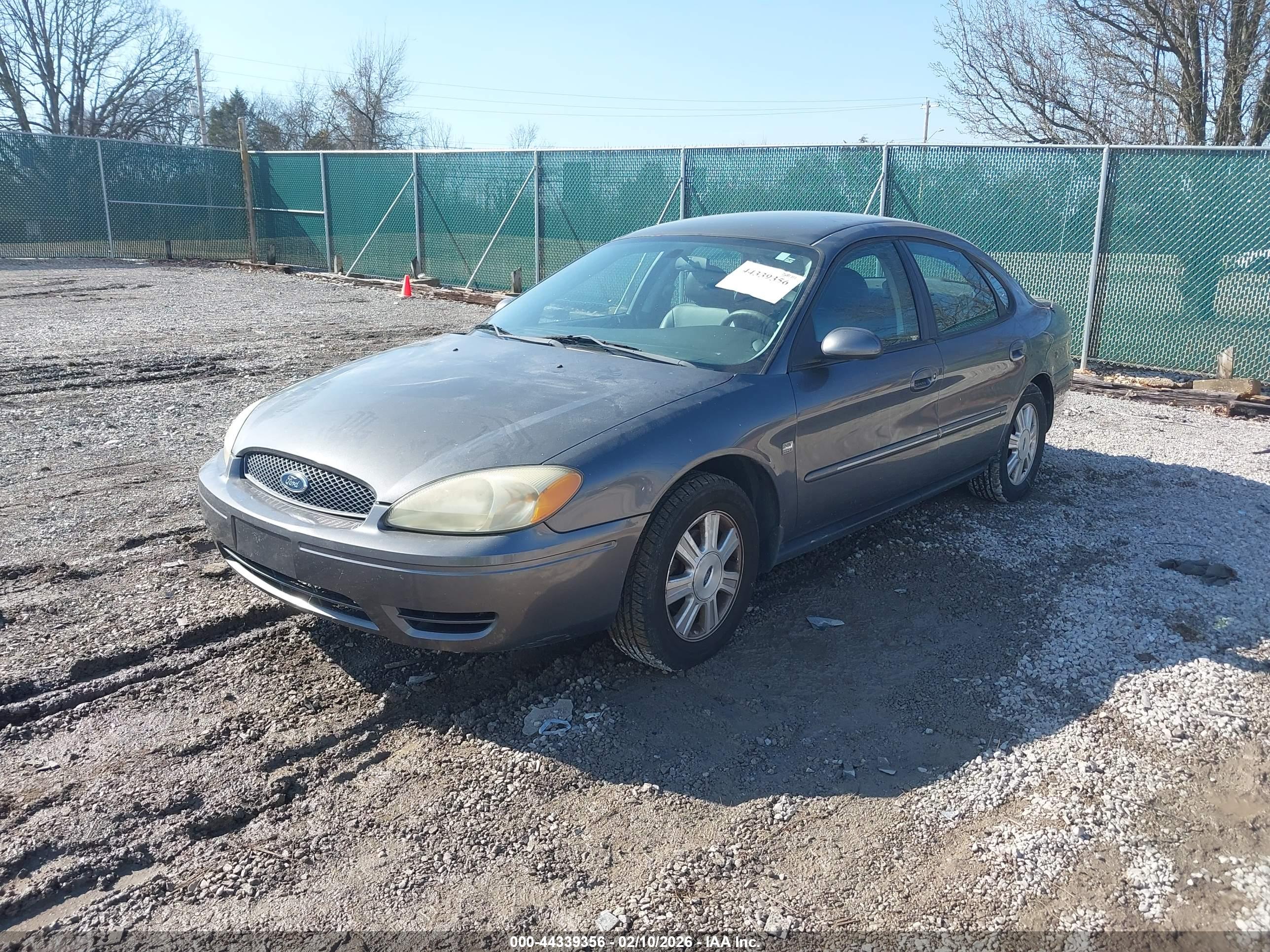 FORD TAURUS image 2