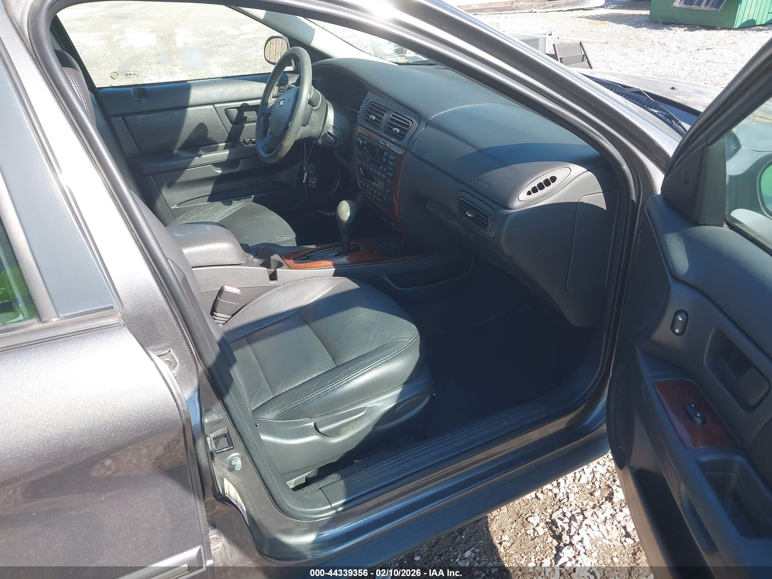 FORD TAURUS image 5