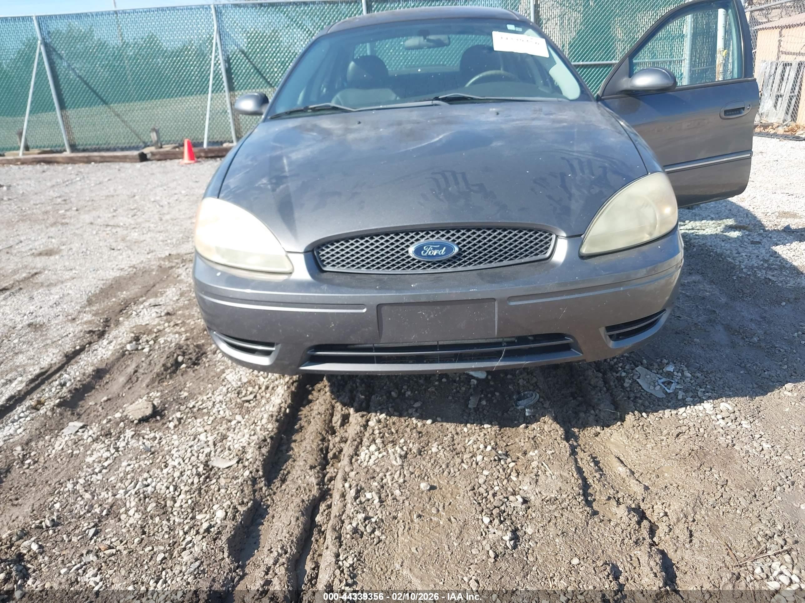 FORD TAURUS image 6