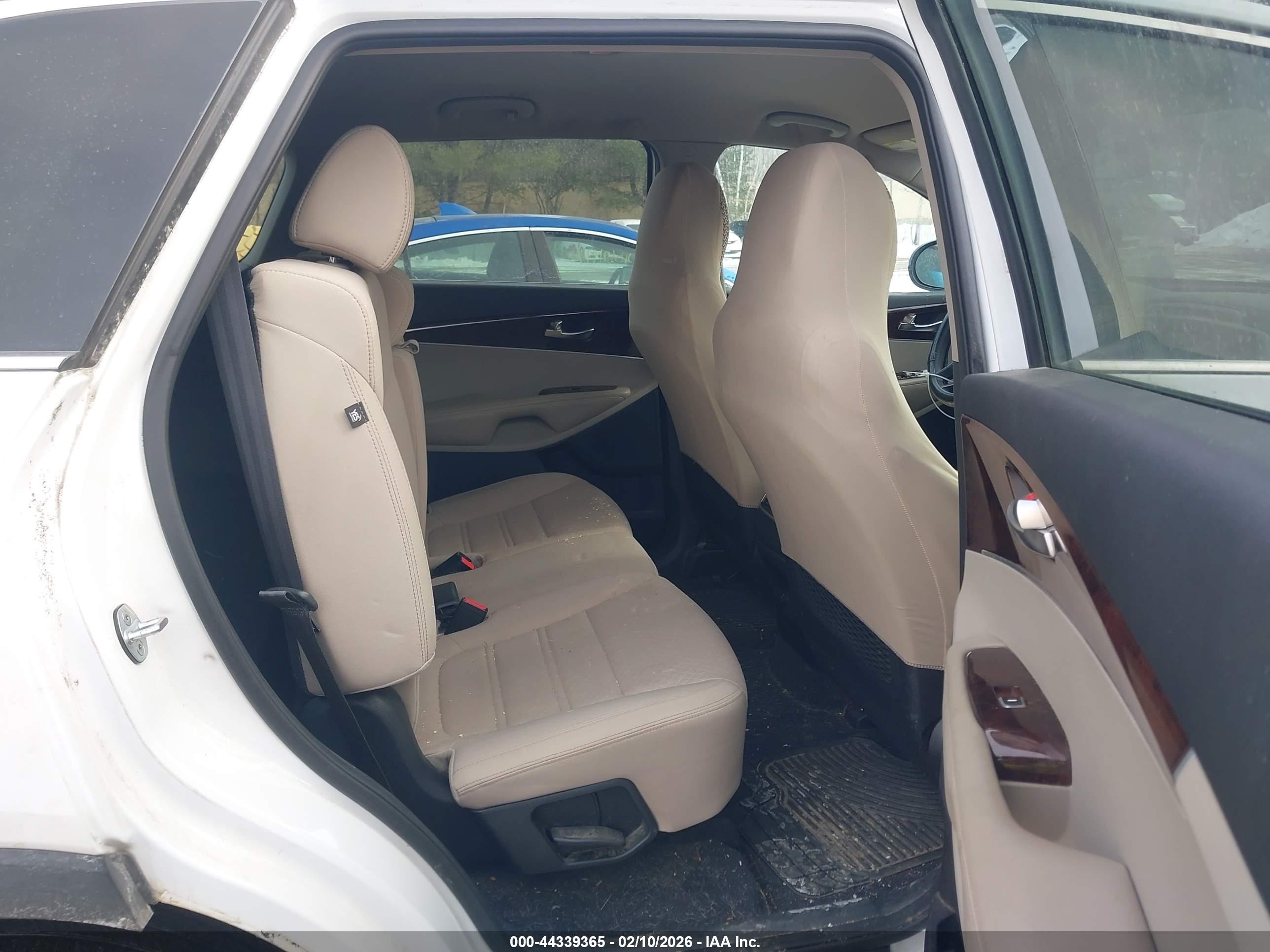 KIA SORENTO image 8