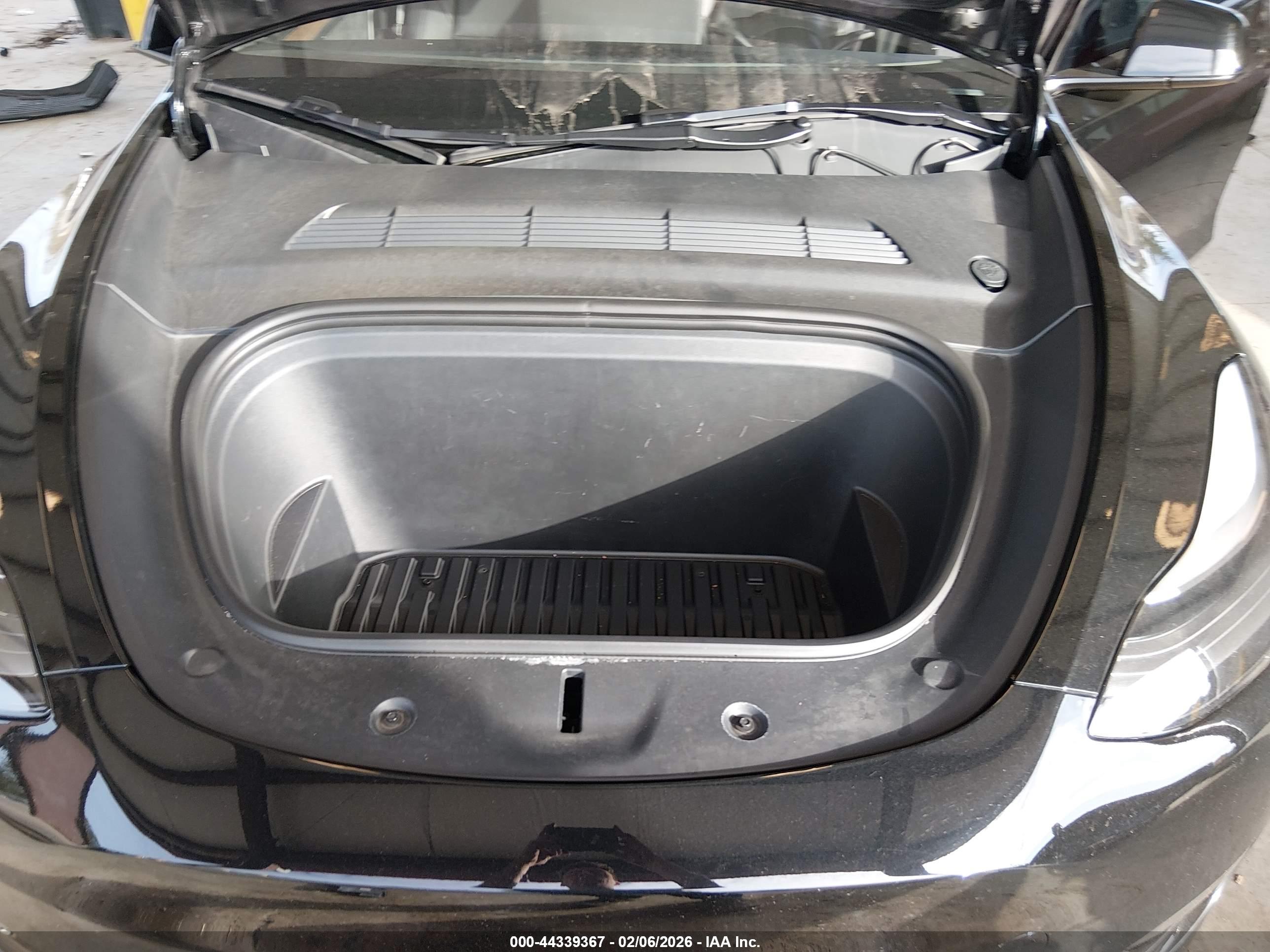 TESLA MODEL image 10
