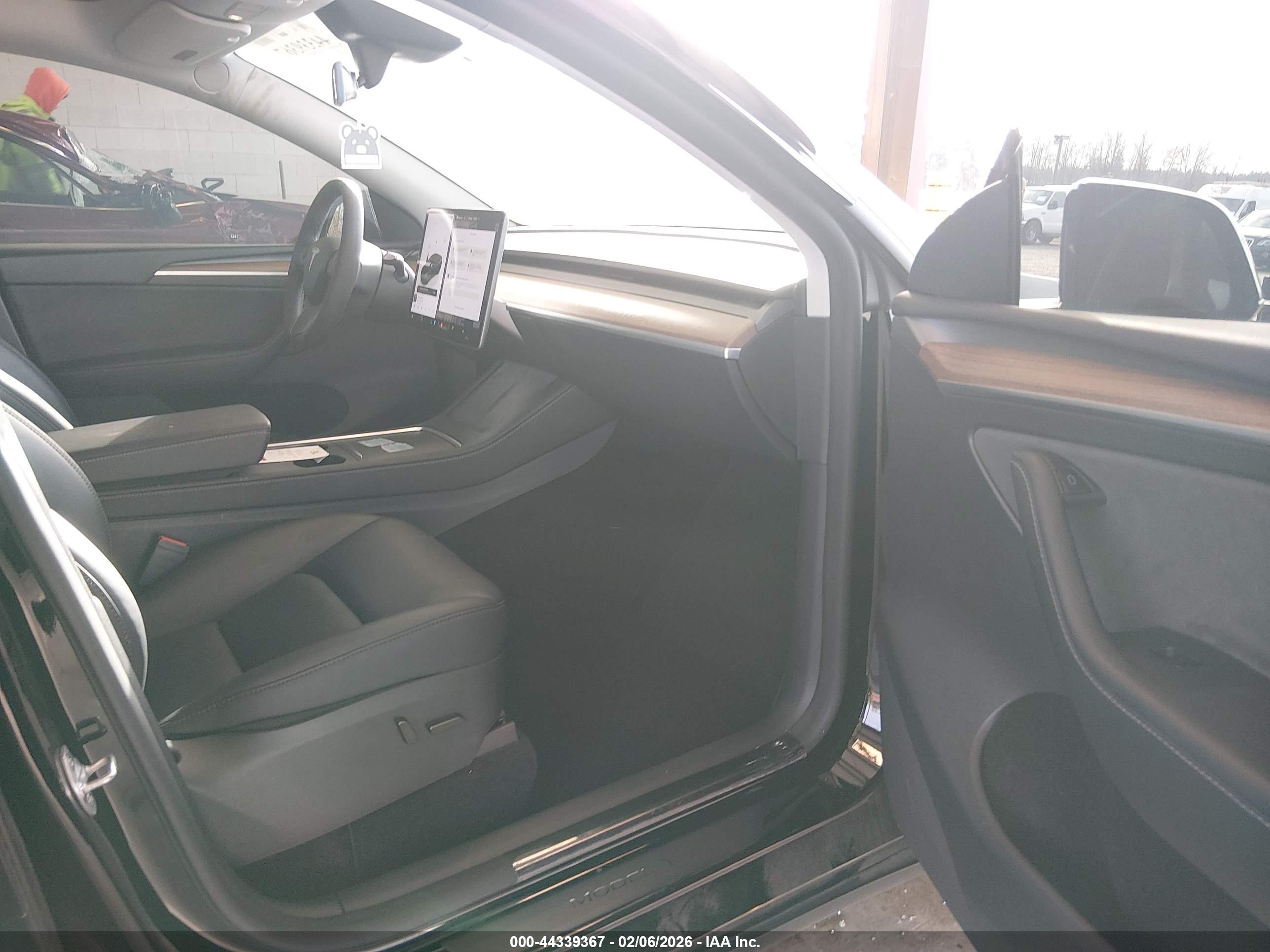 TESLA MODEL image 5