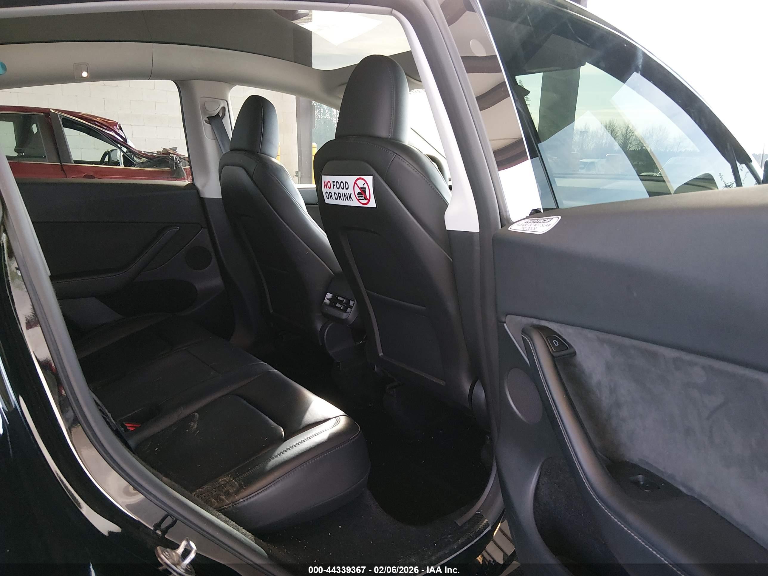 TESLA MODEL image 8